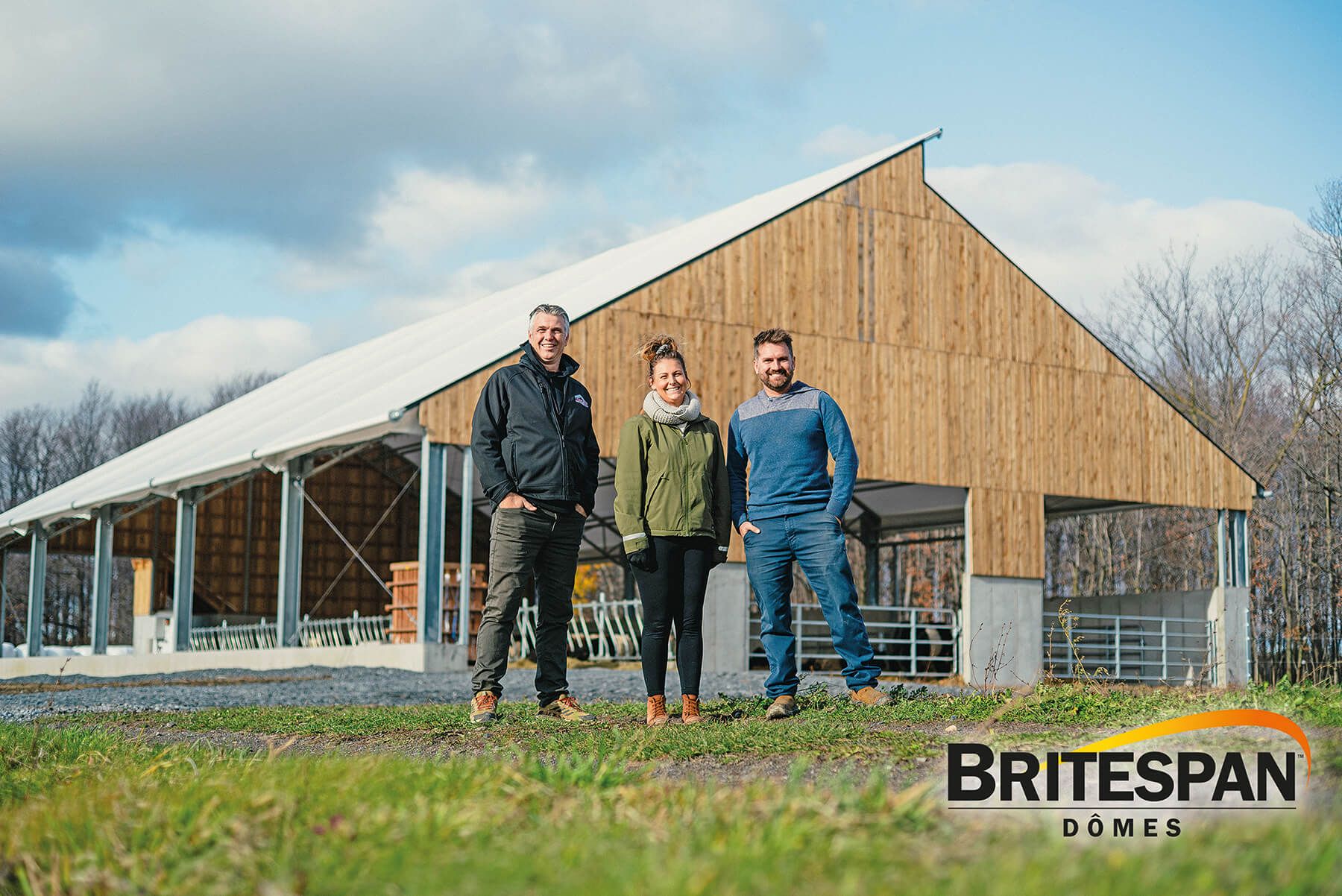 Martin Bühlmann, President of Agrobul MégaStructure, and Caroline Brodeur and Vincent Deslauriers, co-founders of Ferme BROVIN Inc. 