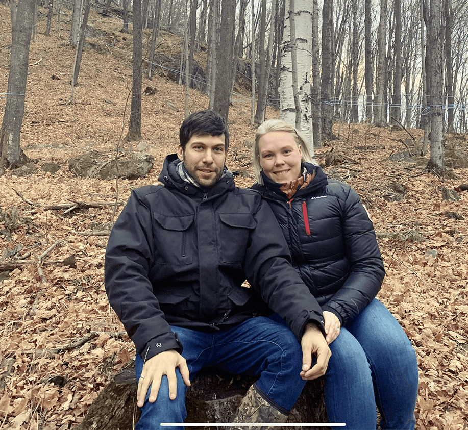 Monsieur David Couture et madame Sara de Grady, courtiers immobiliers spécialisés en immobilier agricole