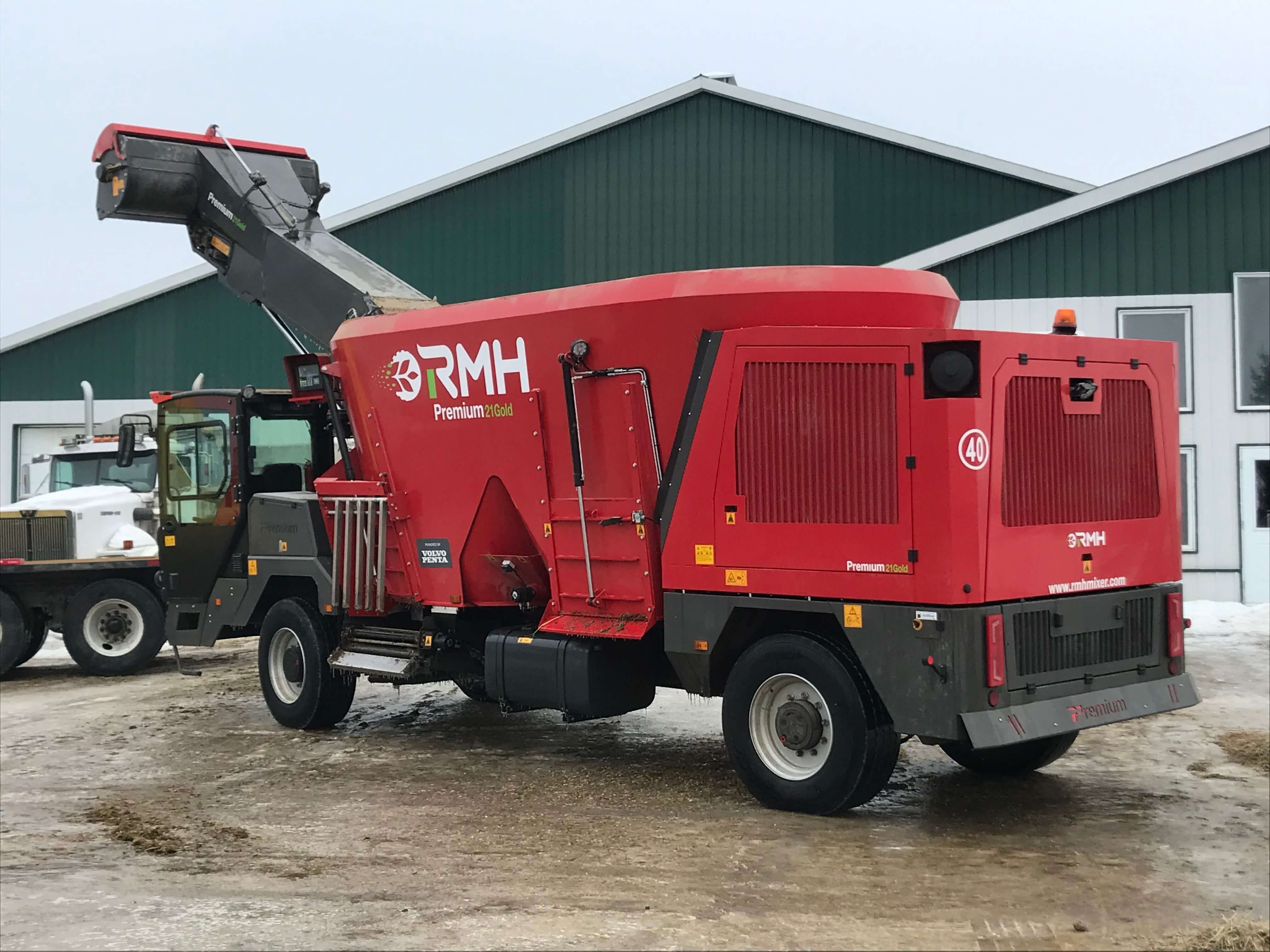 L’accessibilité du moteur et des pompes hydrauliques est dure à battre, ce qui en facilite l’entretien.