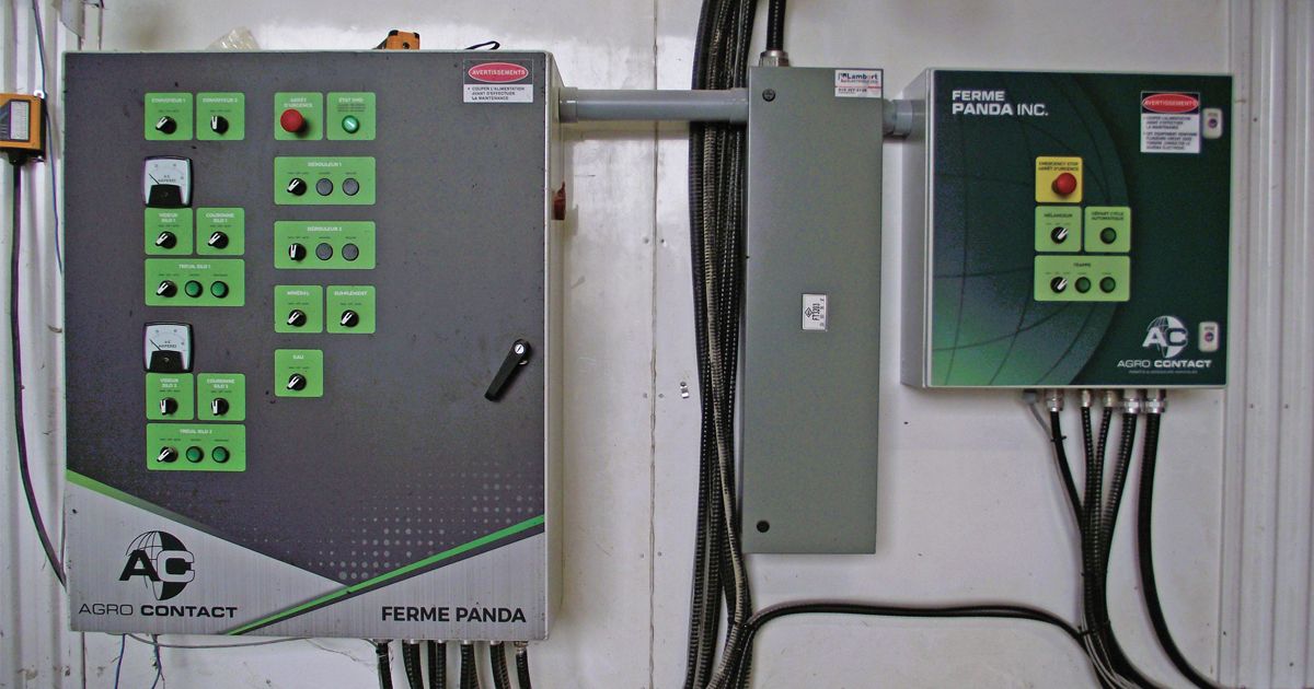 À partir du panneau Agro Contact automatisé, les Desrochers peuvent contrôler le robot, le mélangeur, le convoyeur et les silos... rien de moins !