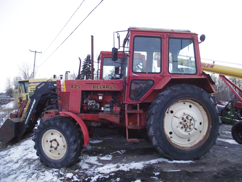 Tracteur Belarus 825