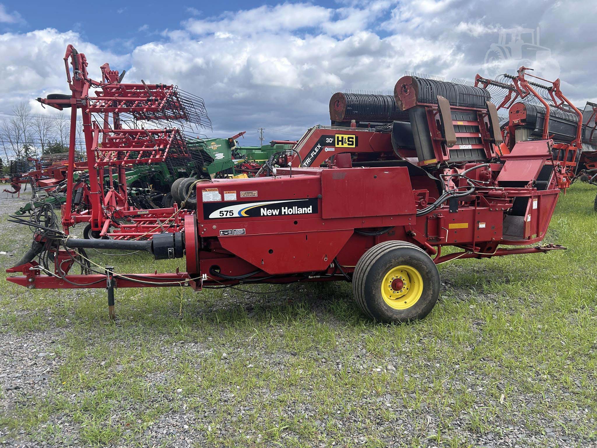 Presse à balles carrées New Holland 575