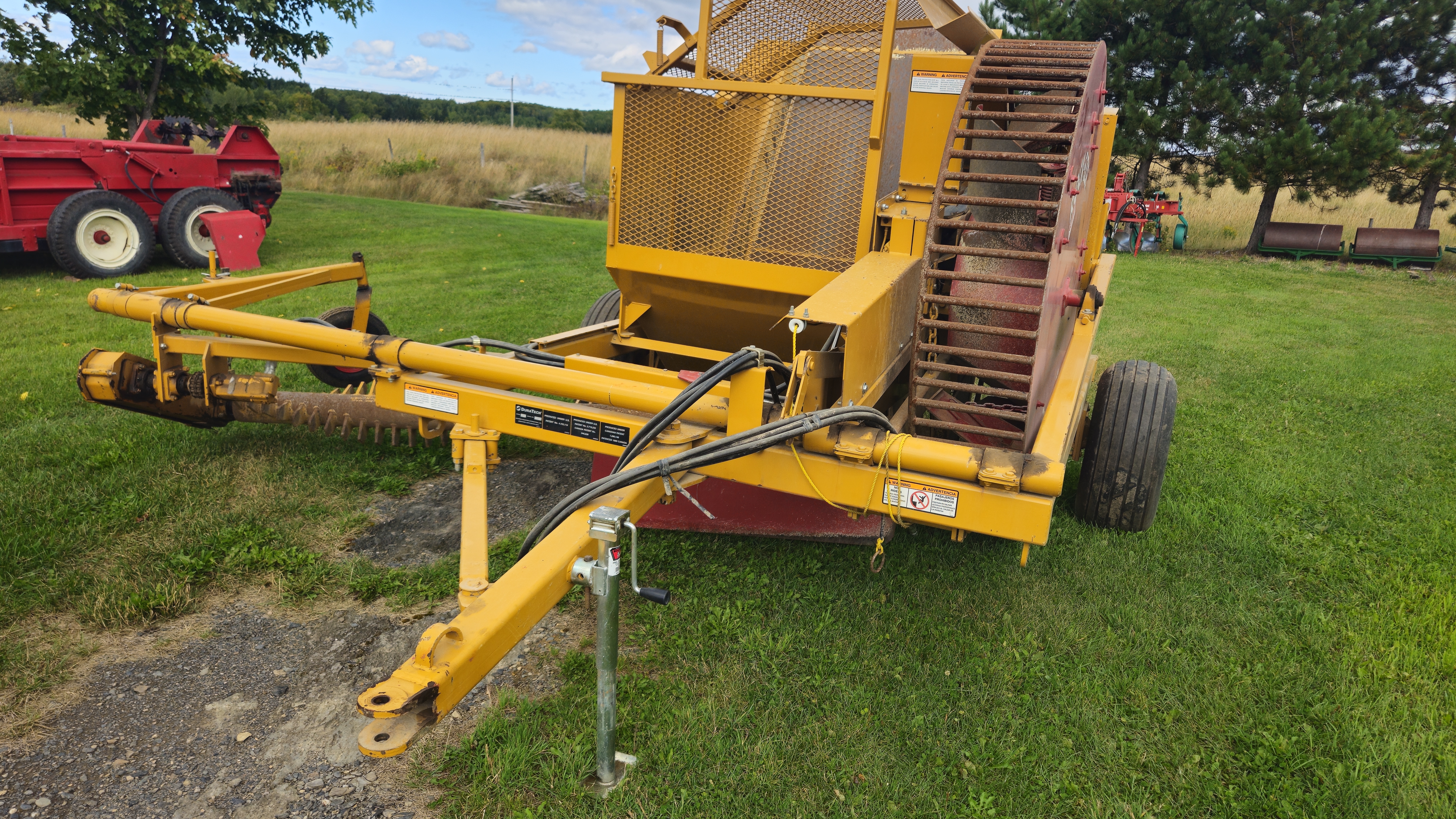 Ramasseur de pierre / Épierreuse Haybuster 3106