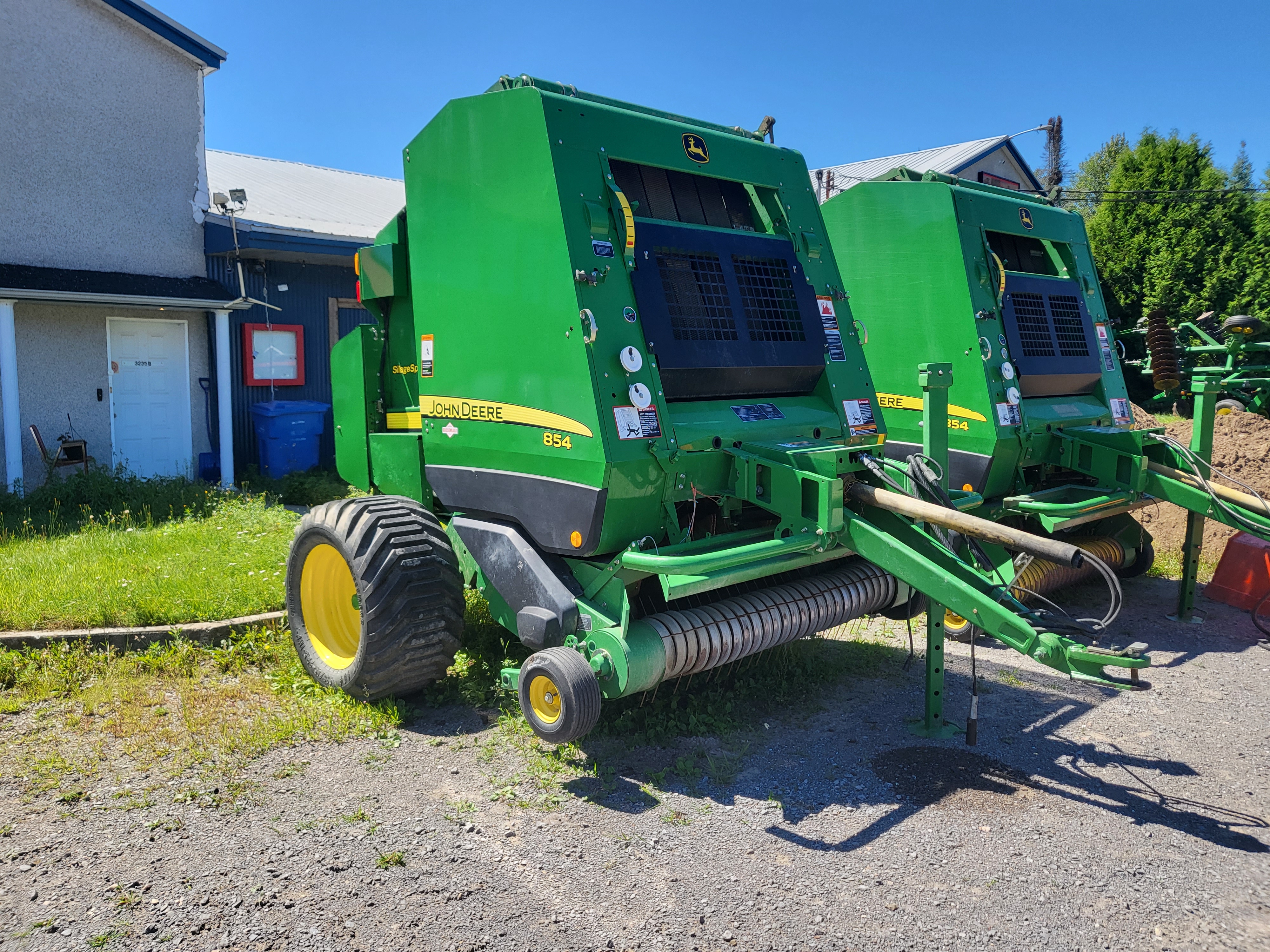 Round baler John Deere 854