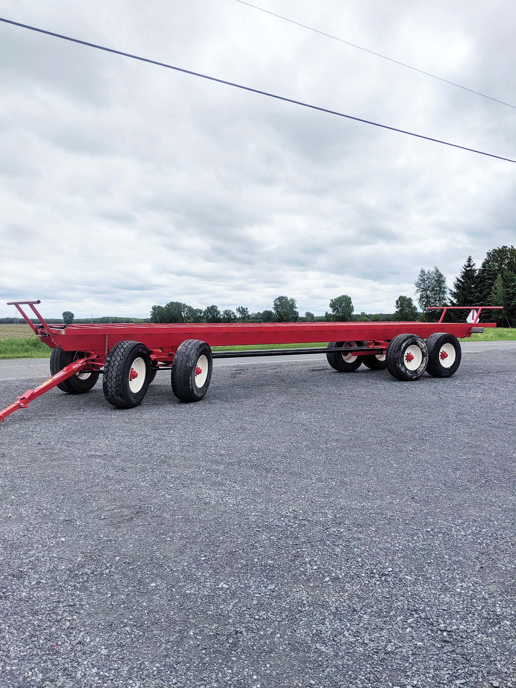 Remorque à plateforme  Plateforme à balles de 36 pi