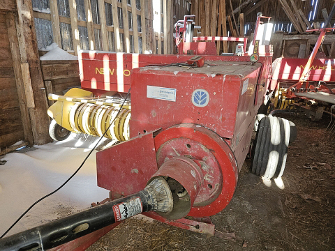 Presse à balles carrées New Holland 570