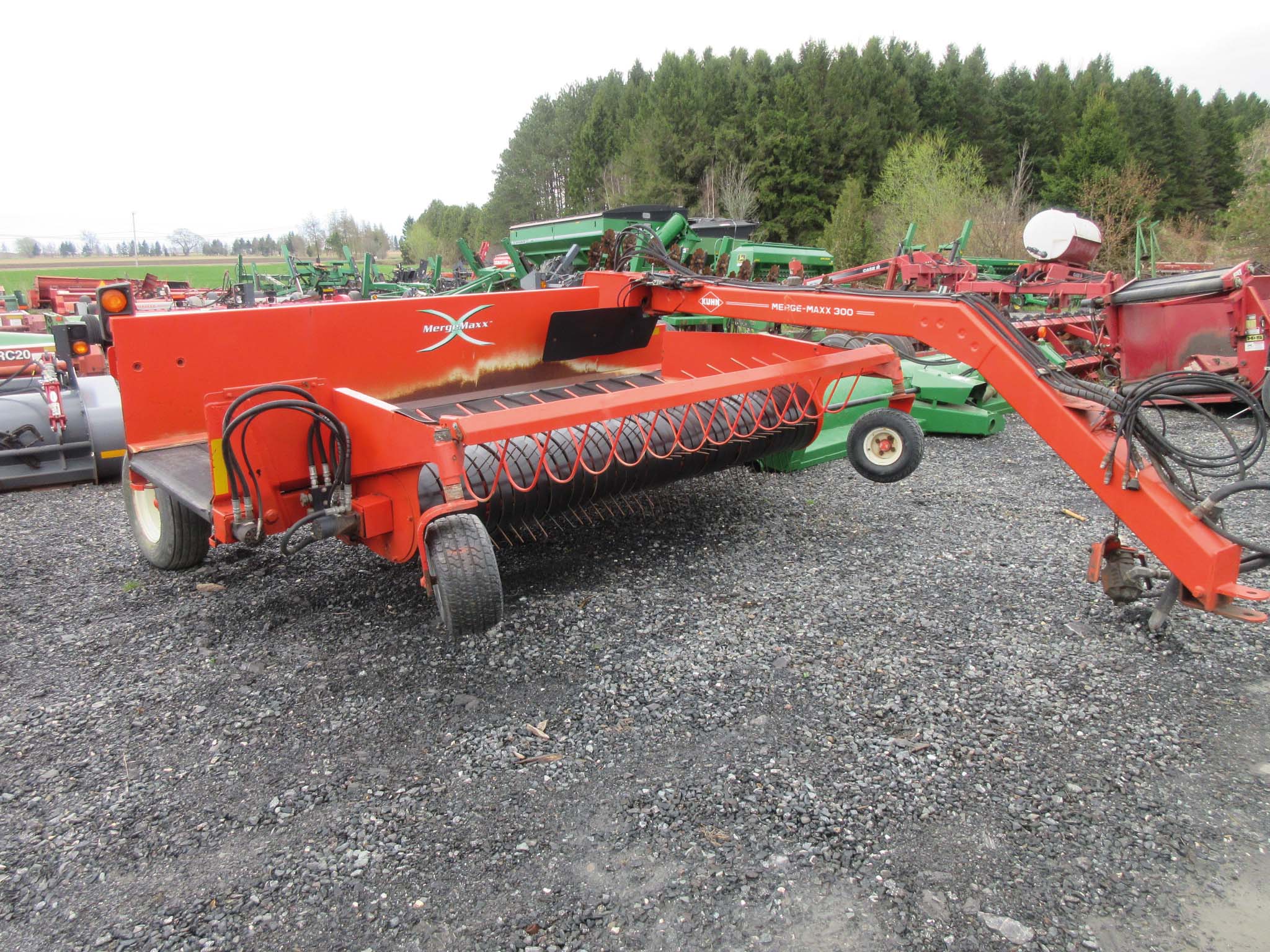 Windrow splitter Kuhn Merge Maxx 30