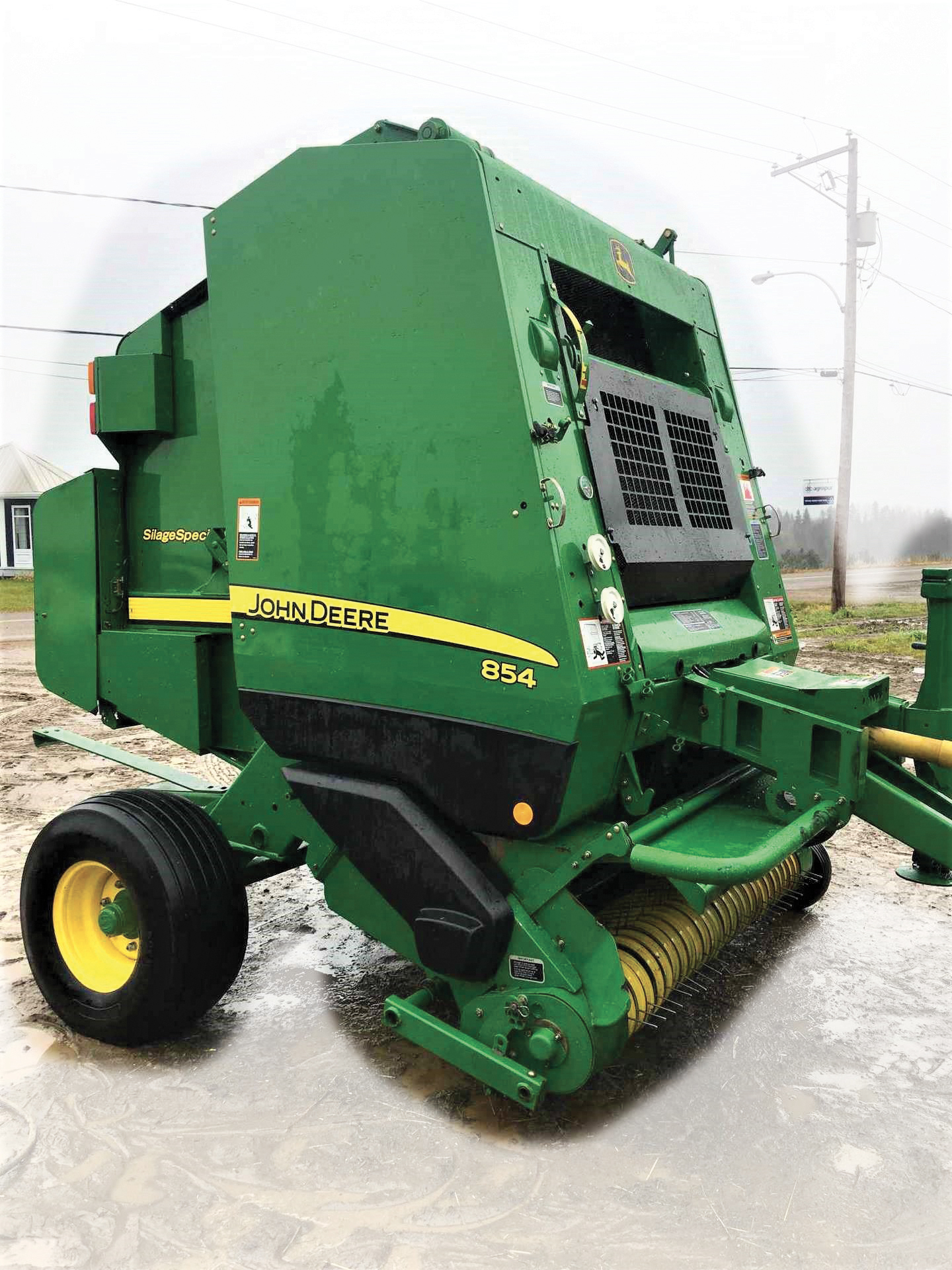 Round baler John Deere 854