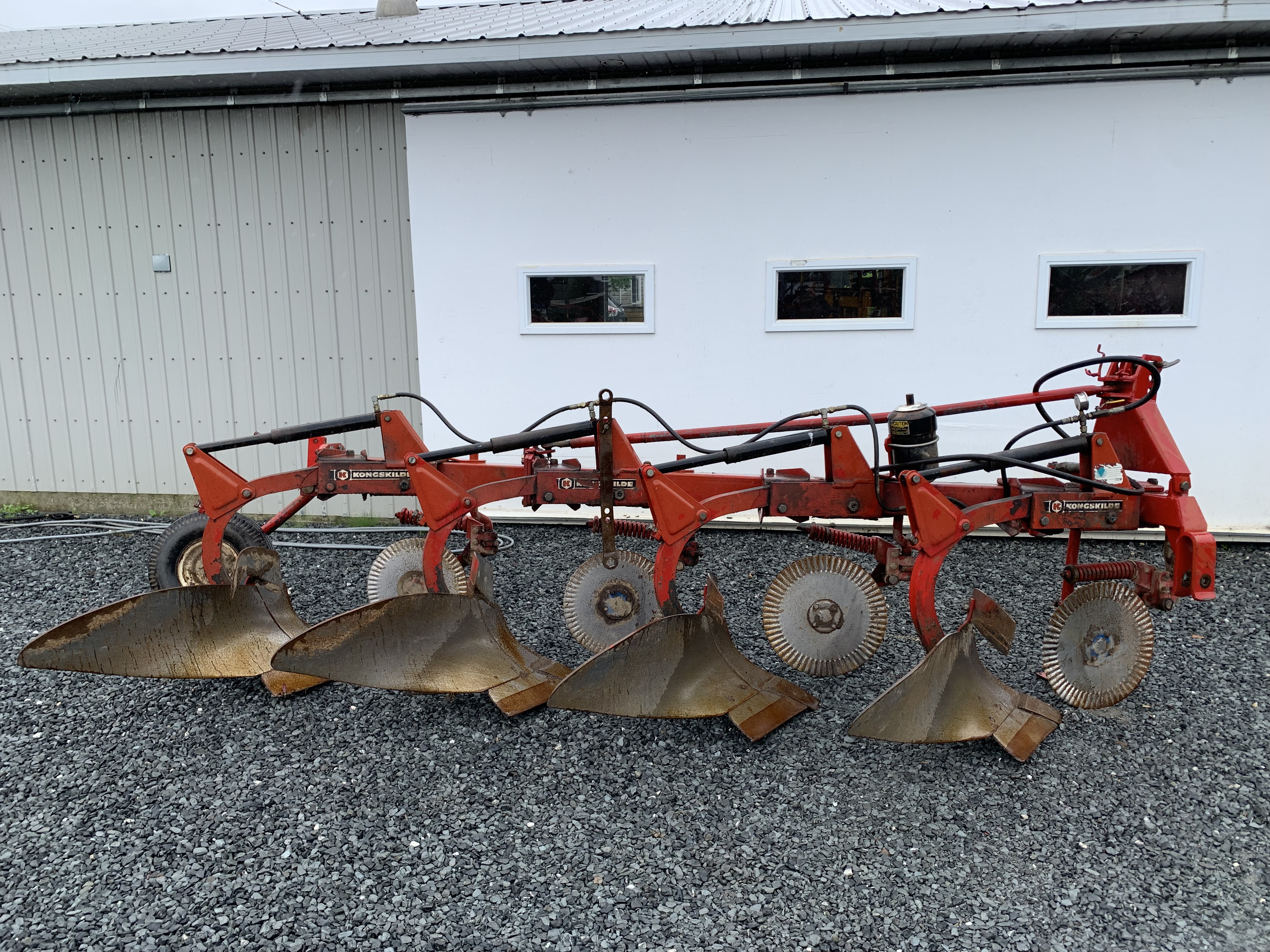   Charrue Kongskilde 4 versoirs série 300