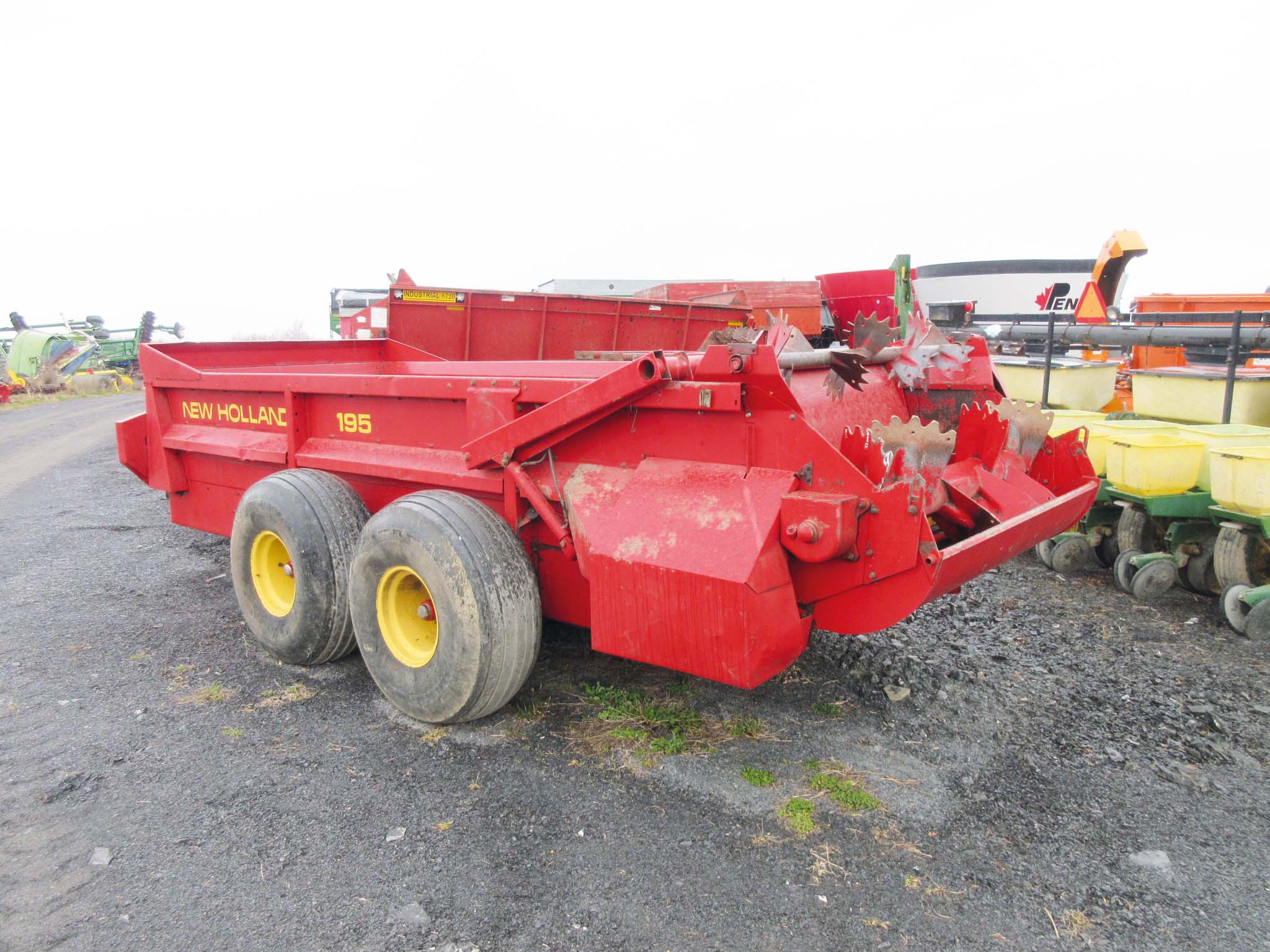 Manure spreader (solid) New Holland 195