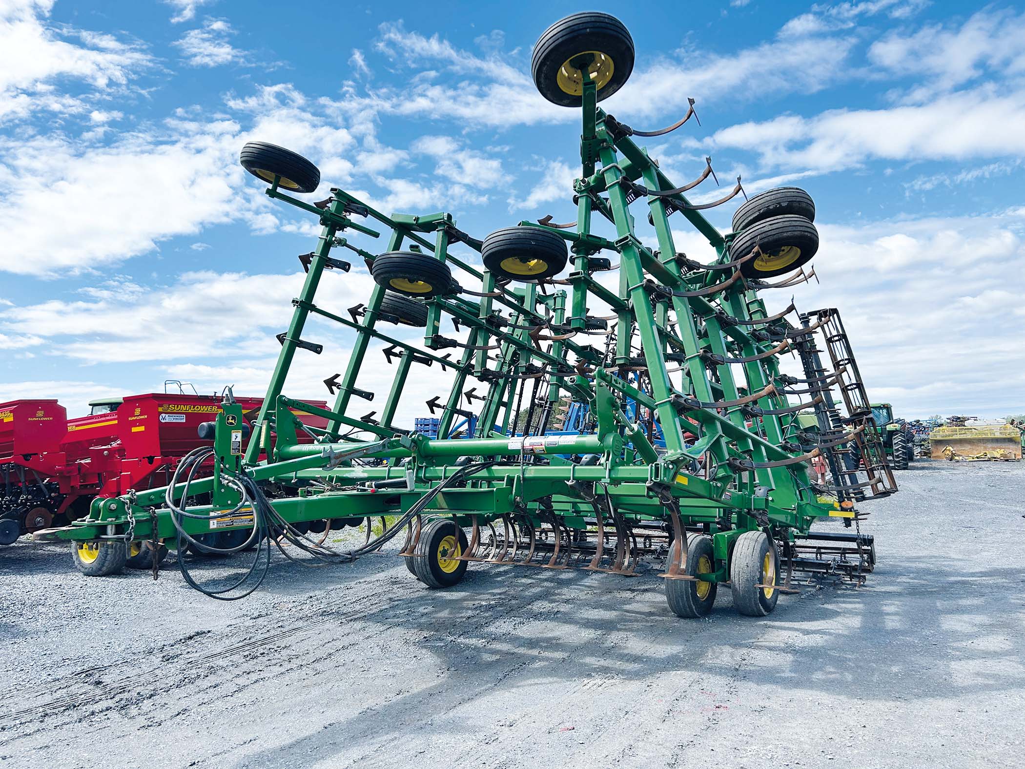 Cultivateur John Deere 2210