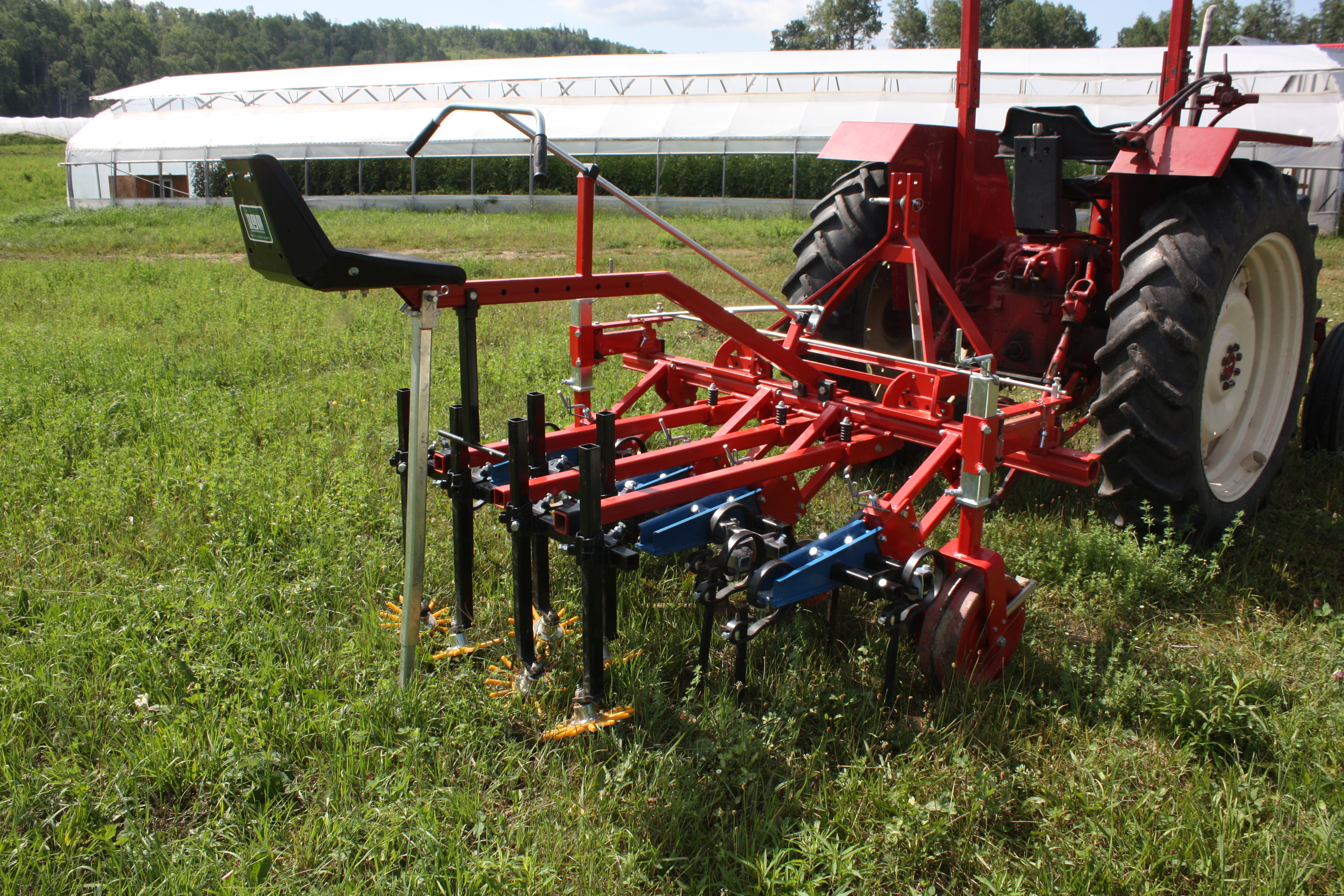 Sarcleur Kuhn 3 rangs et allées ensemble spider et lame