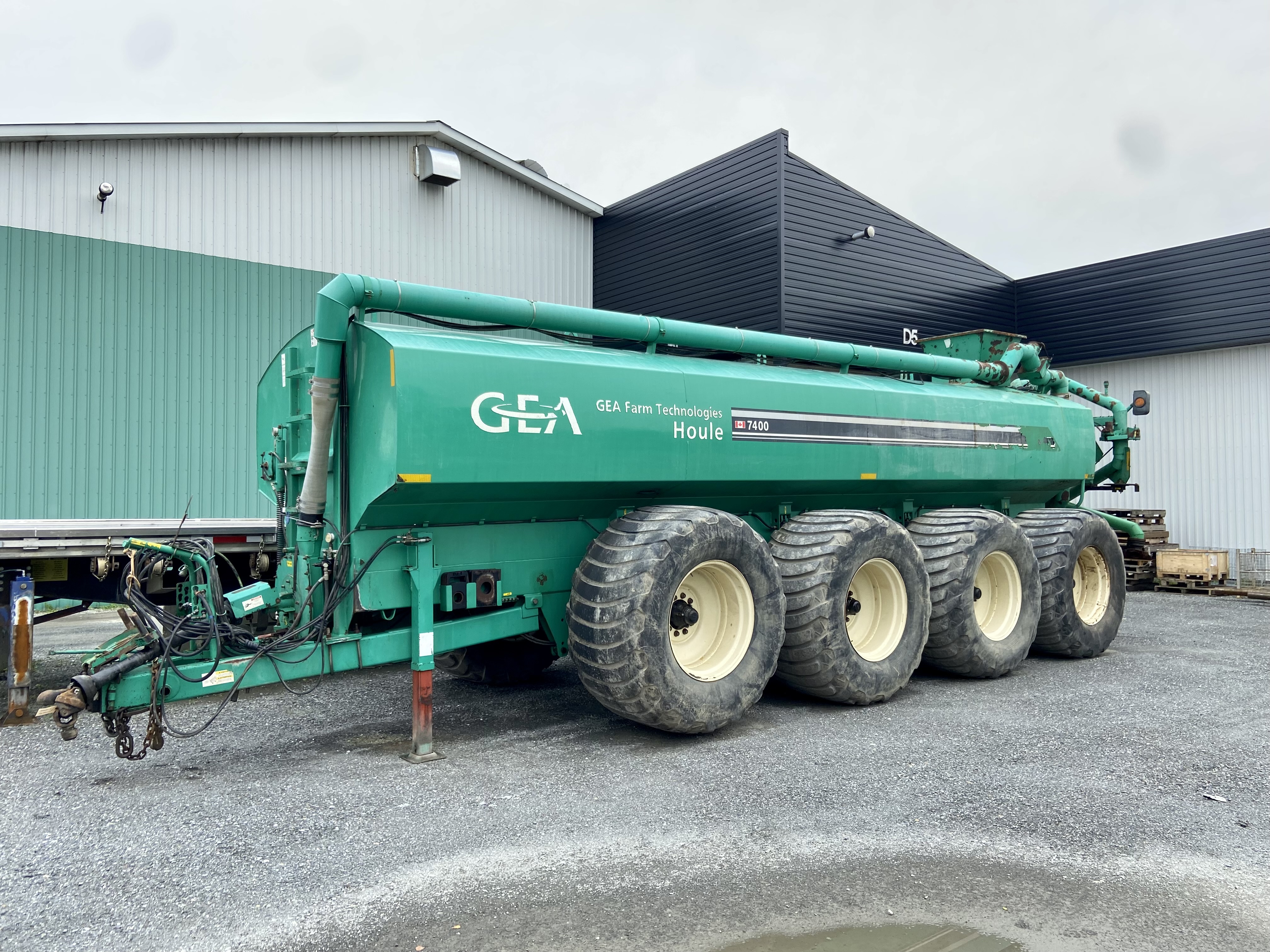 Manure spreader (or liquid manure) Houle 7400 gallons