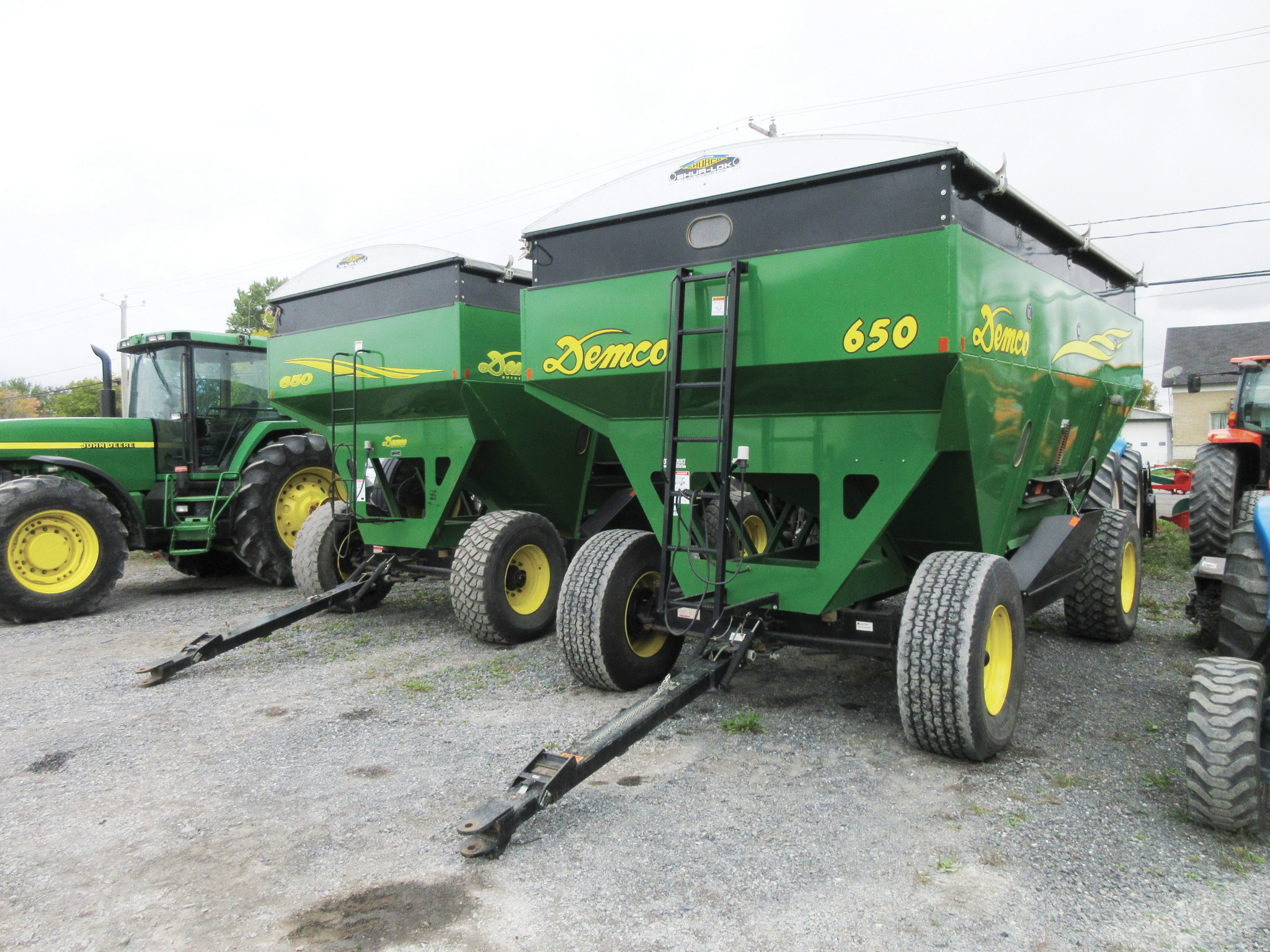 Grain trailer Demco 650