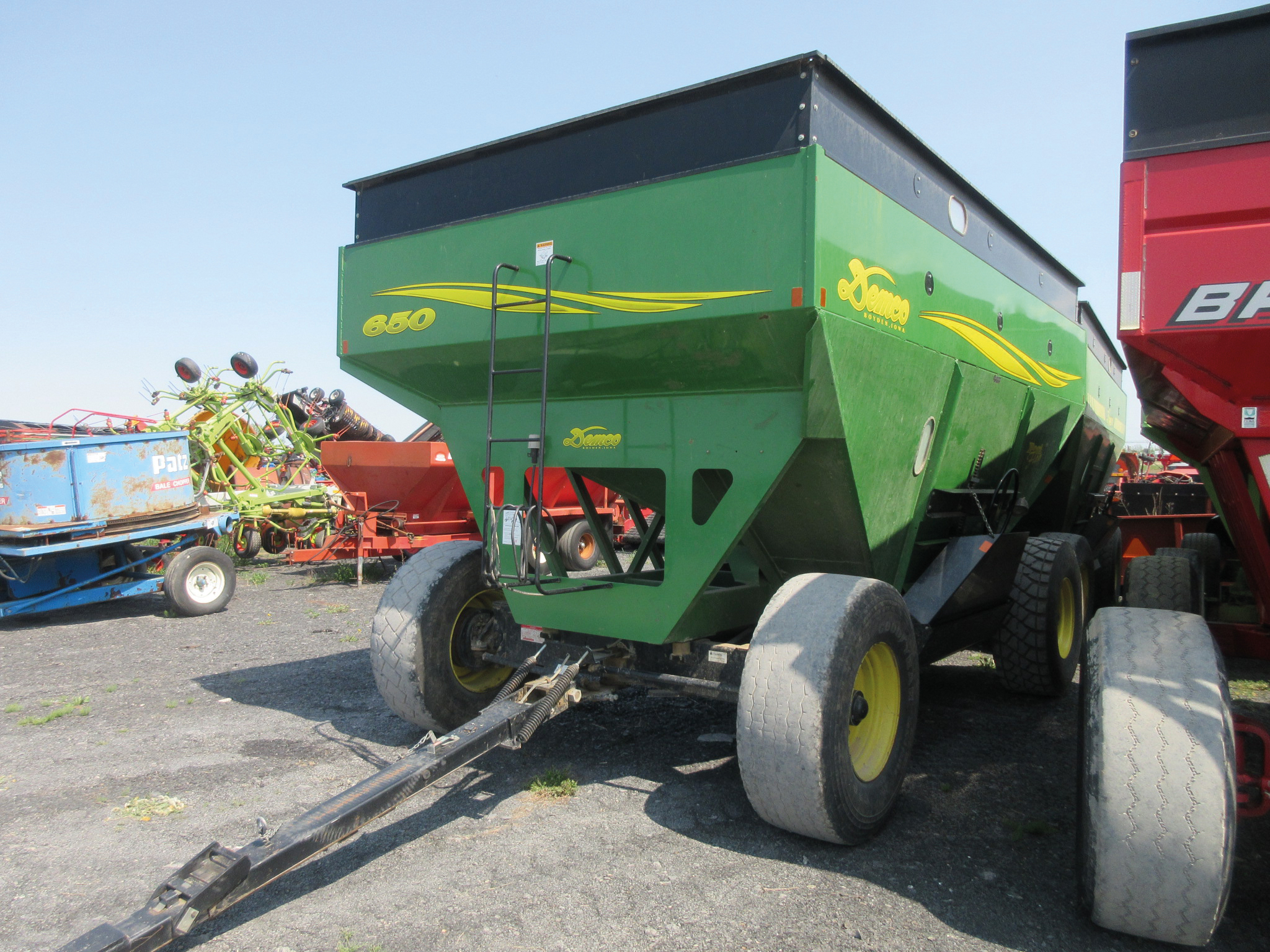 Grain trailer Demco 650