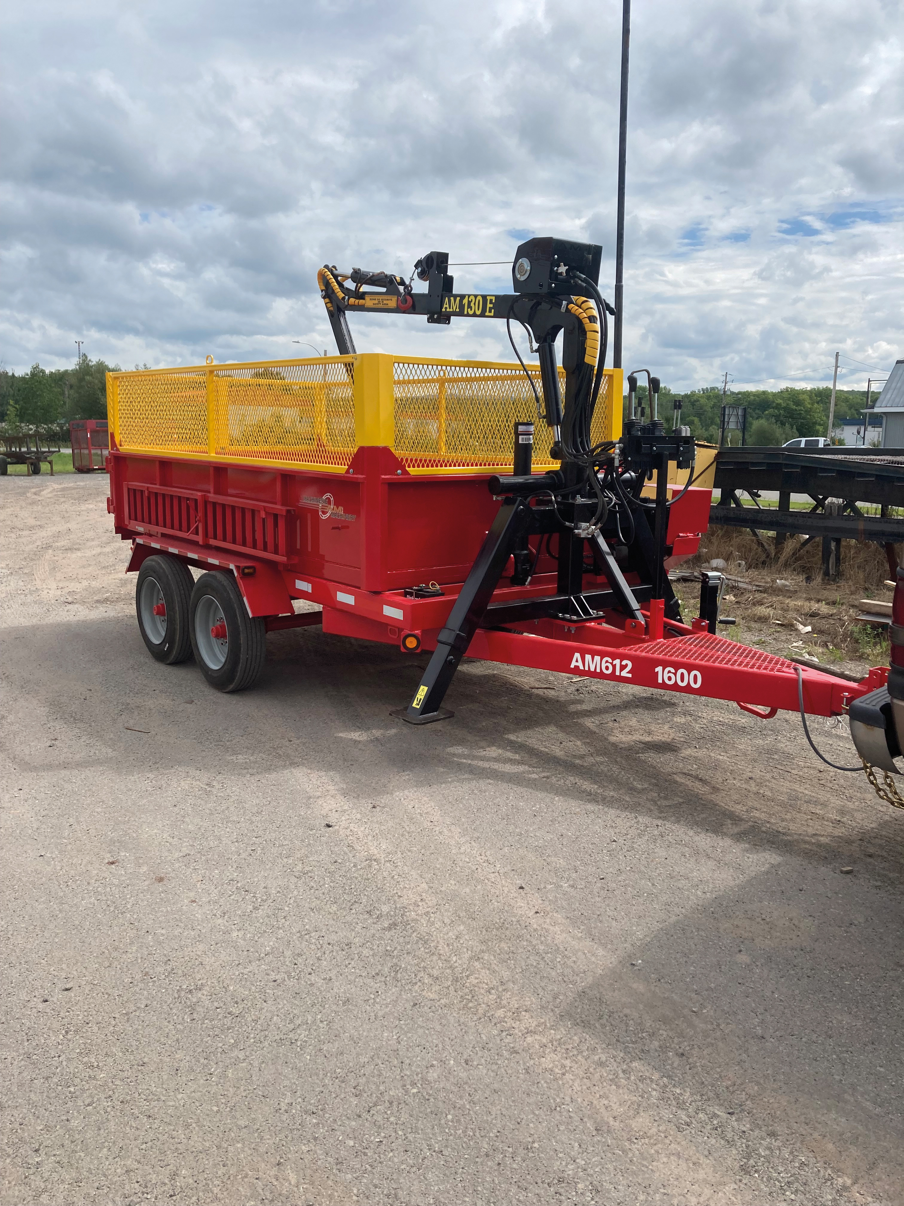 Tipper trailer AM Machinery / Machinerie AM 4 x 6 à 7 × 12 pi