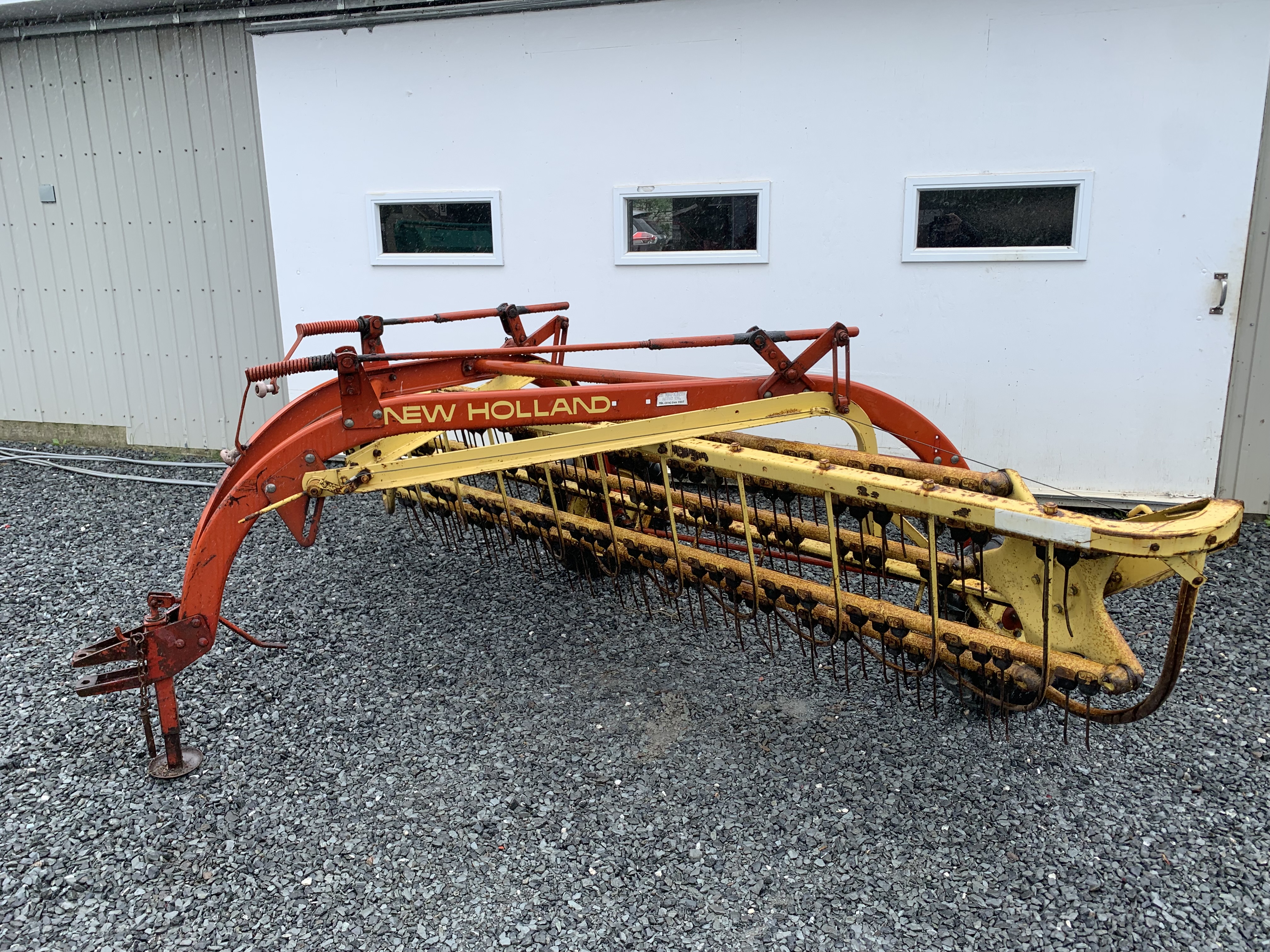   Râteau à foin New Holland 258