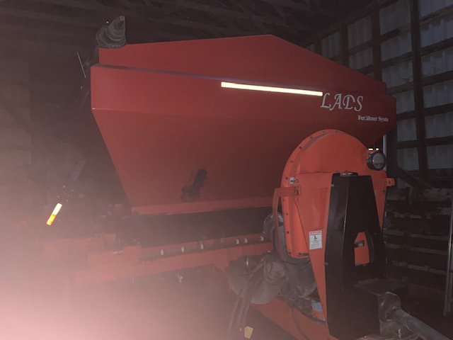 Fertilizer spreader  Boîte d'engrais LADS