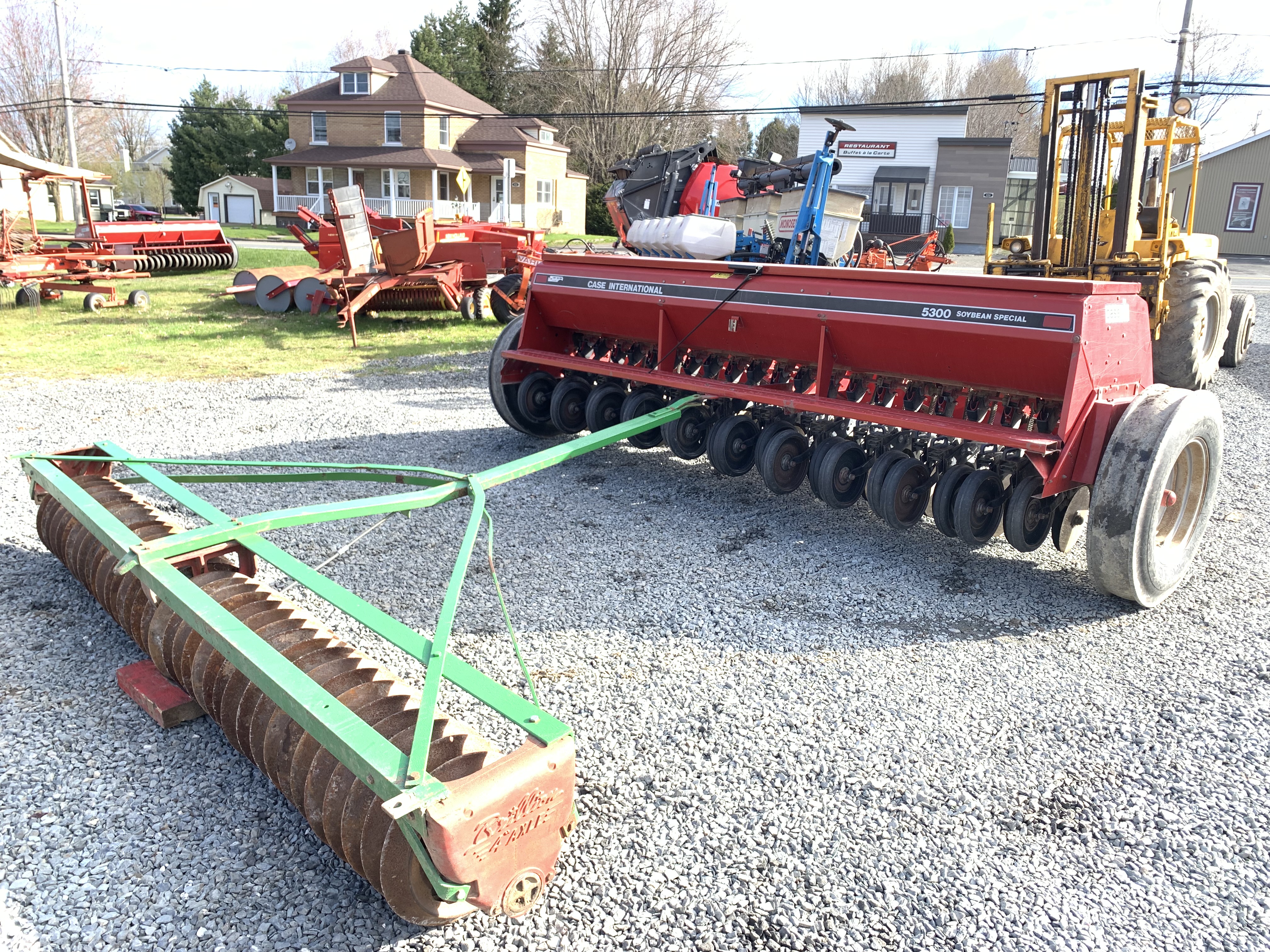   Semeuse case IH 5300 soybean avec rouleau brillion 