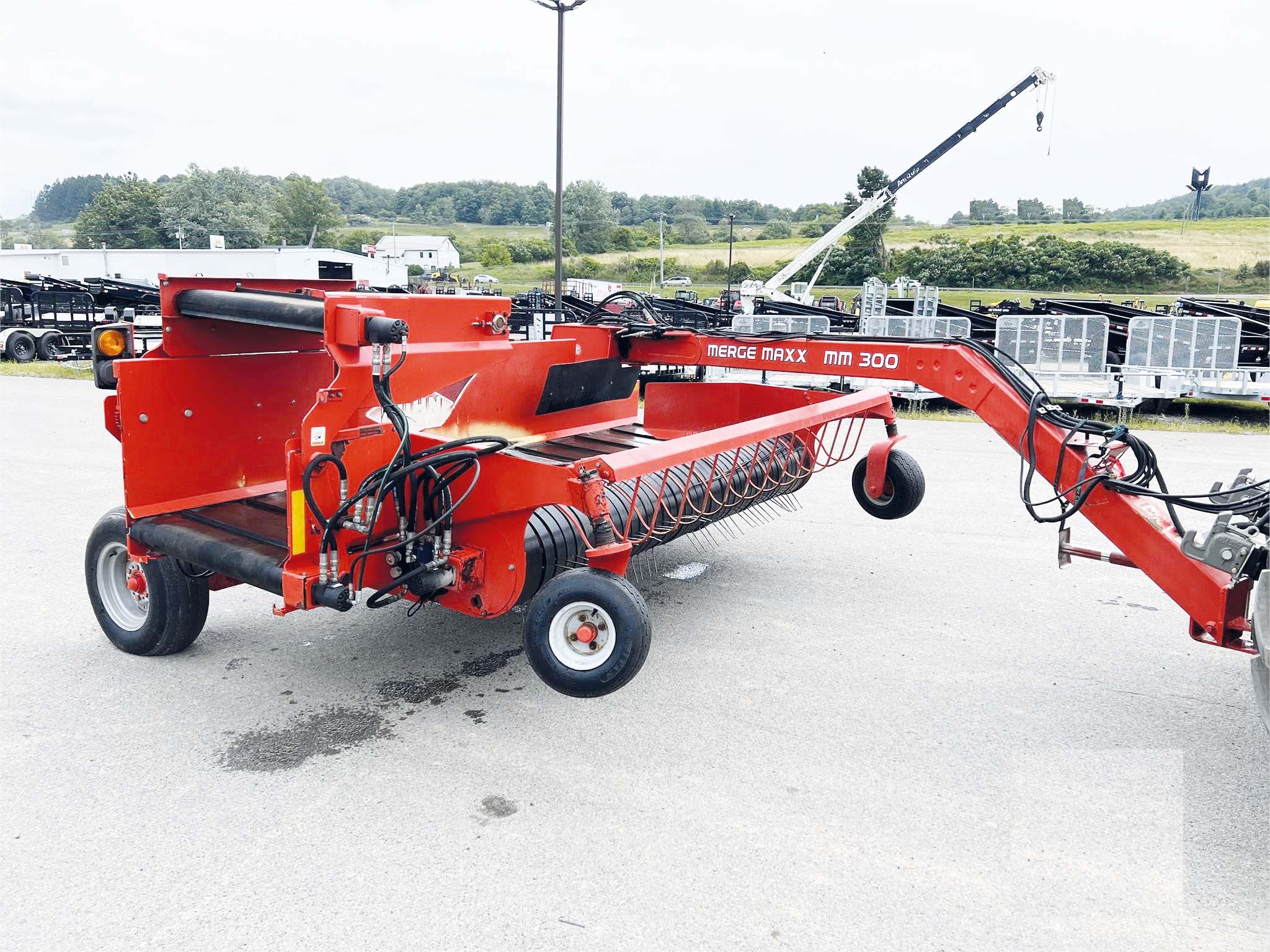 Windrow splitter Kuhn MM300 Merge Maxx