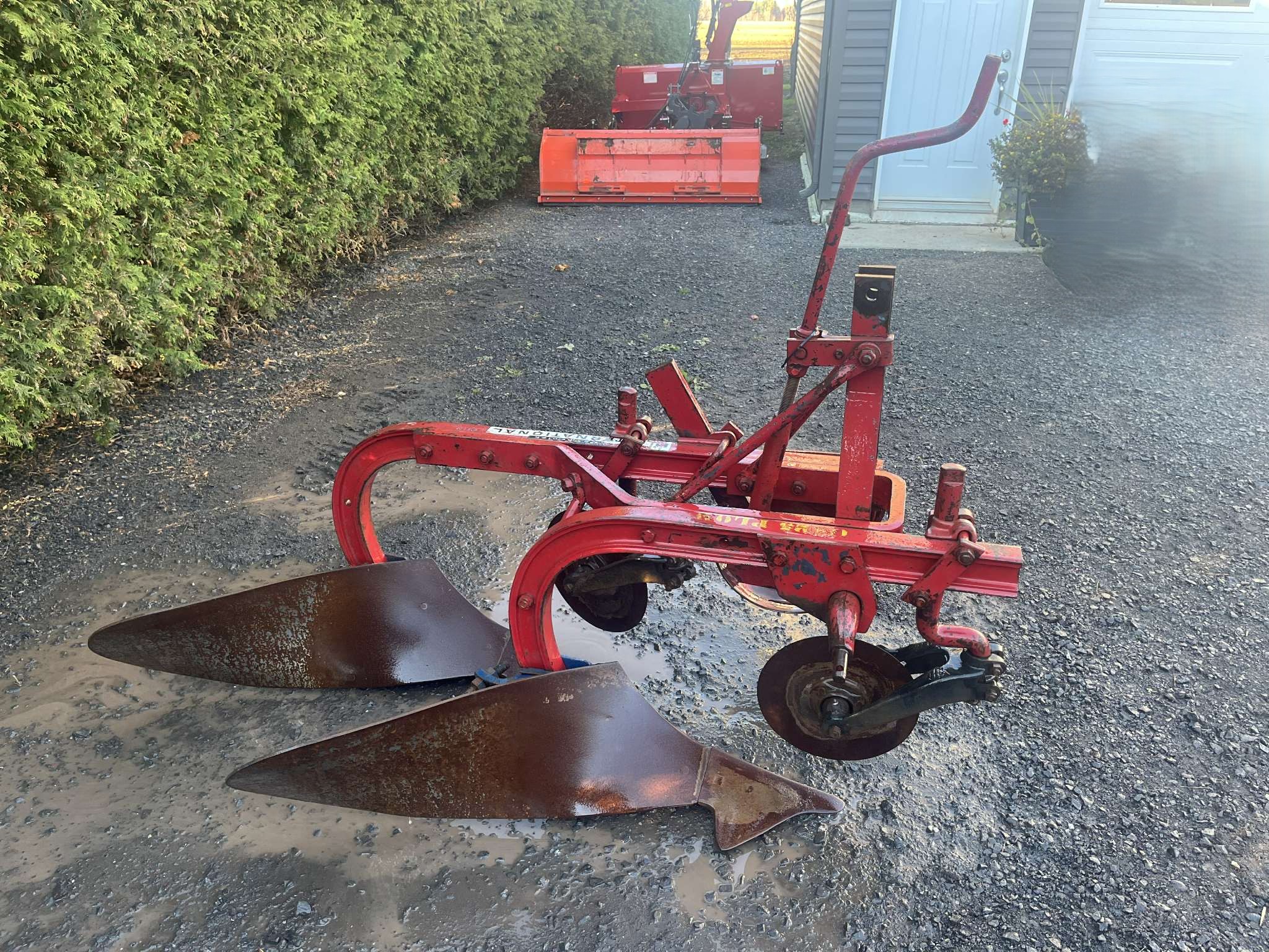 Charrue International 2 versoirs