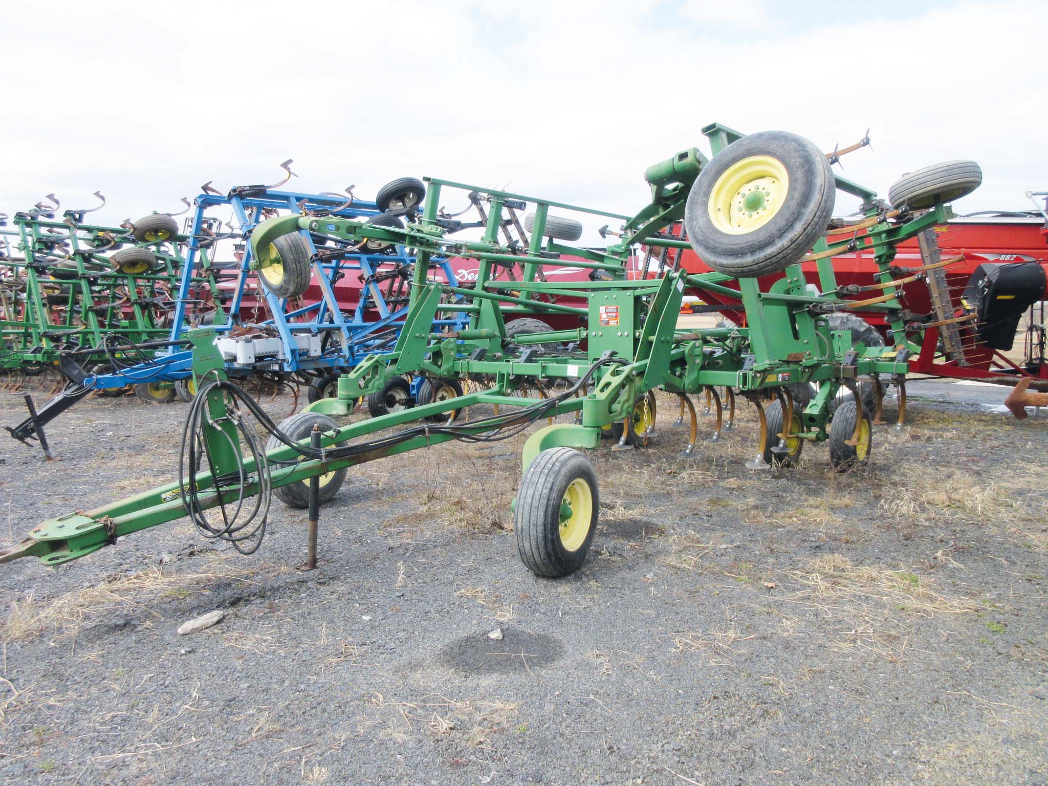 Cultivateur John Deere 2200