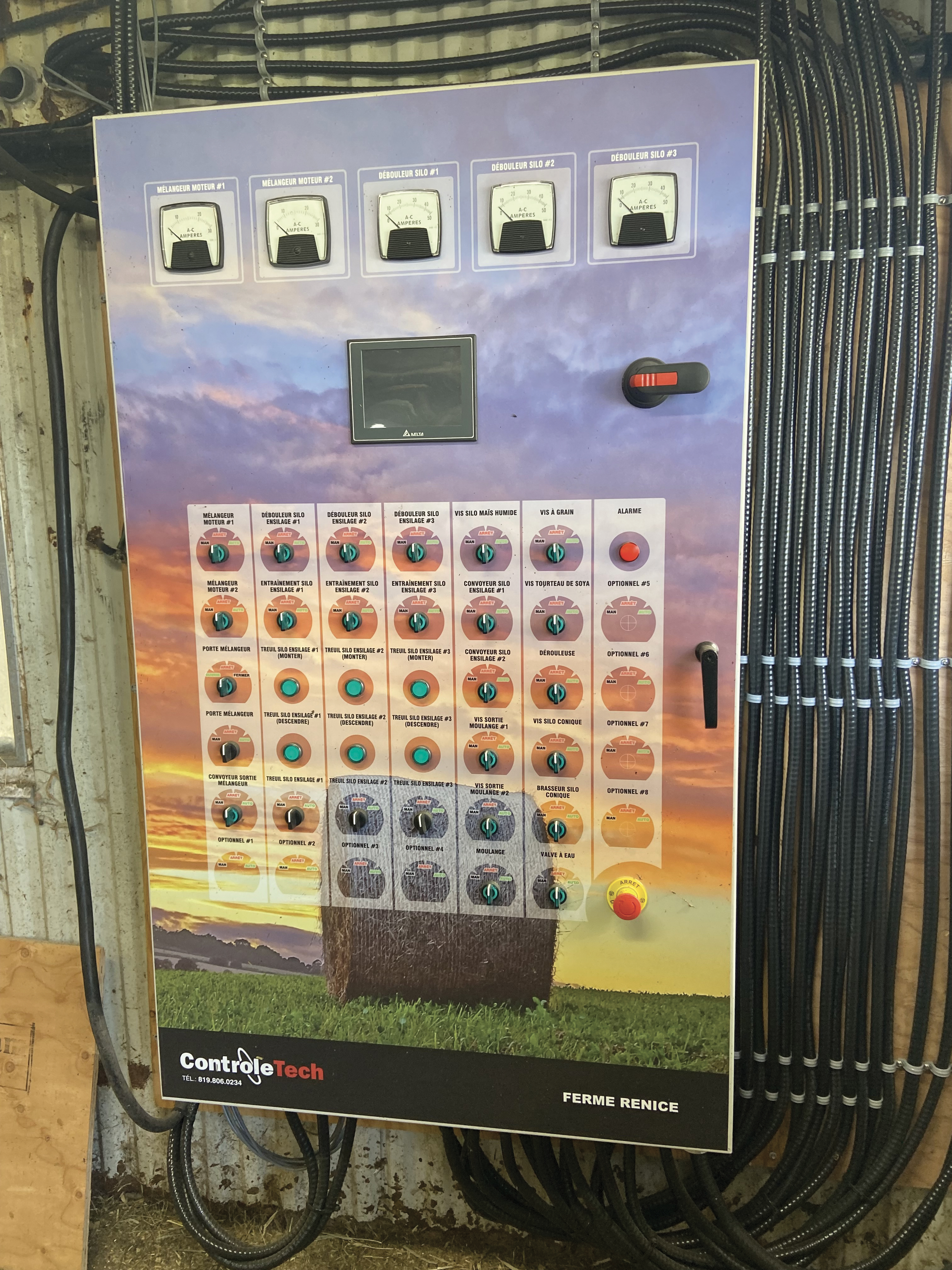   panneau Contrôle Tech Automatisé