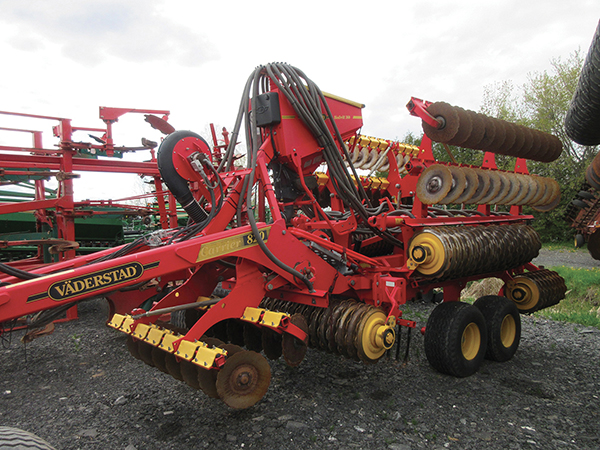 Déchaumeuse  Vaderstad Carrier 820