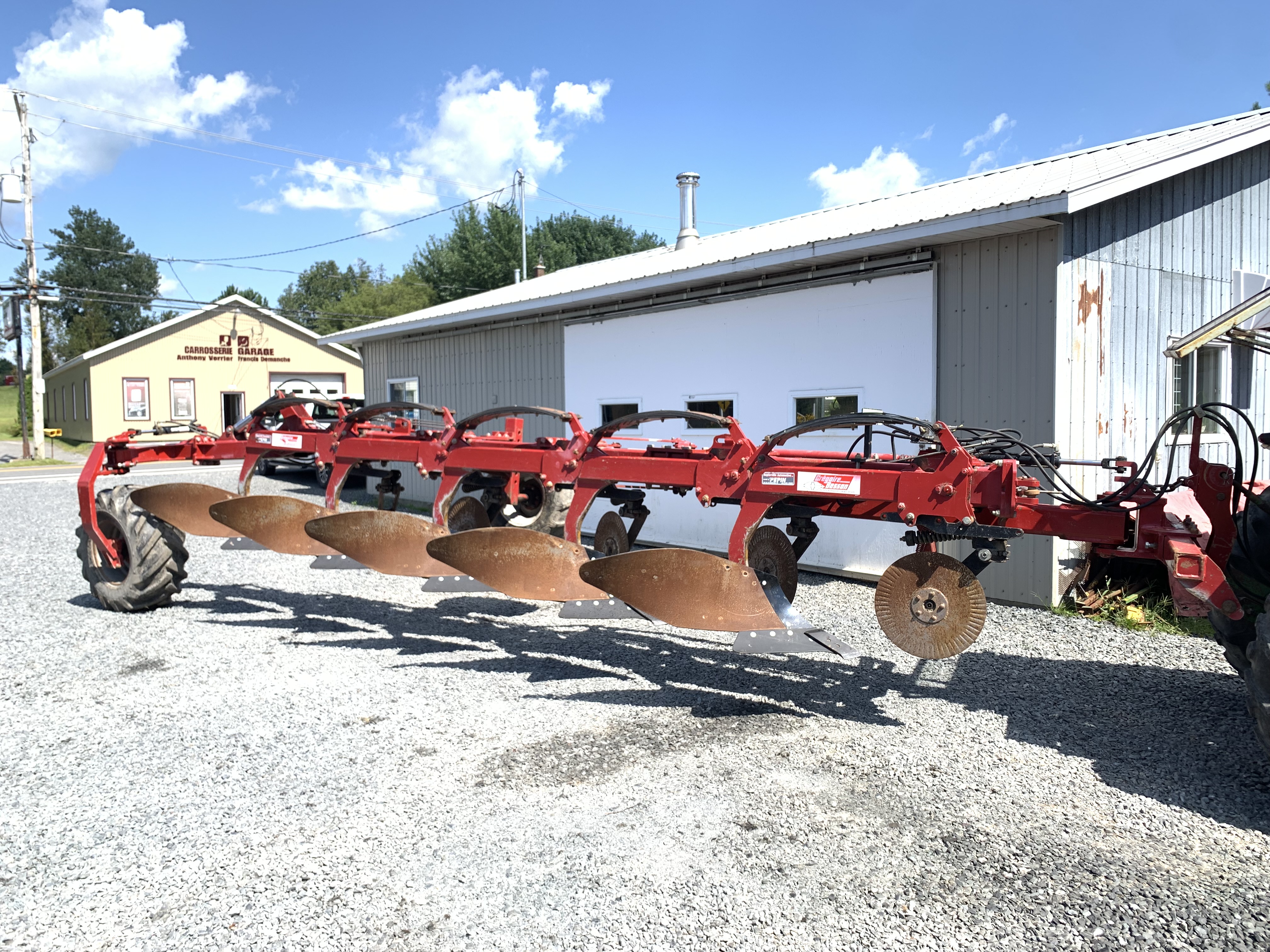   Charrue Grégoire Besson 5 versoirs 
