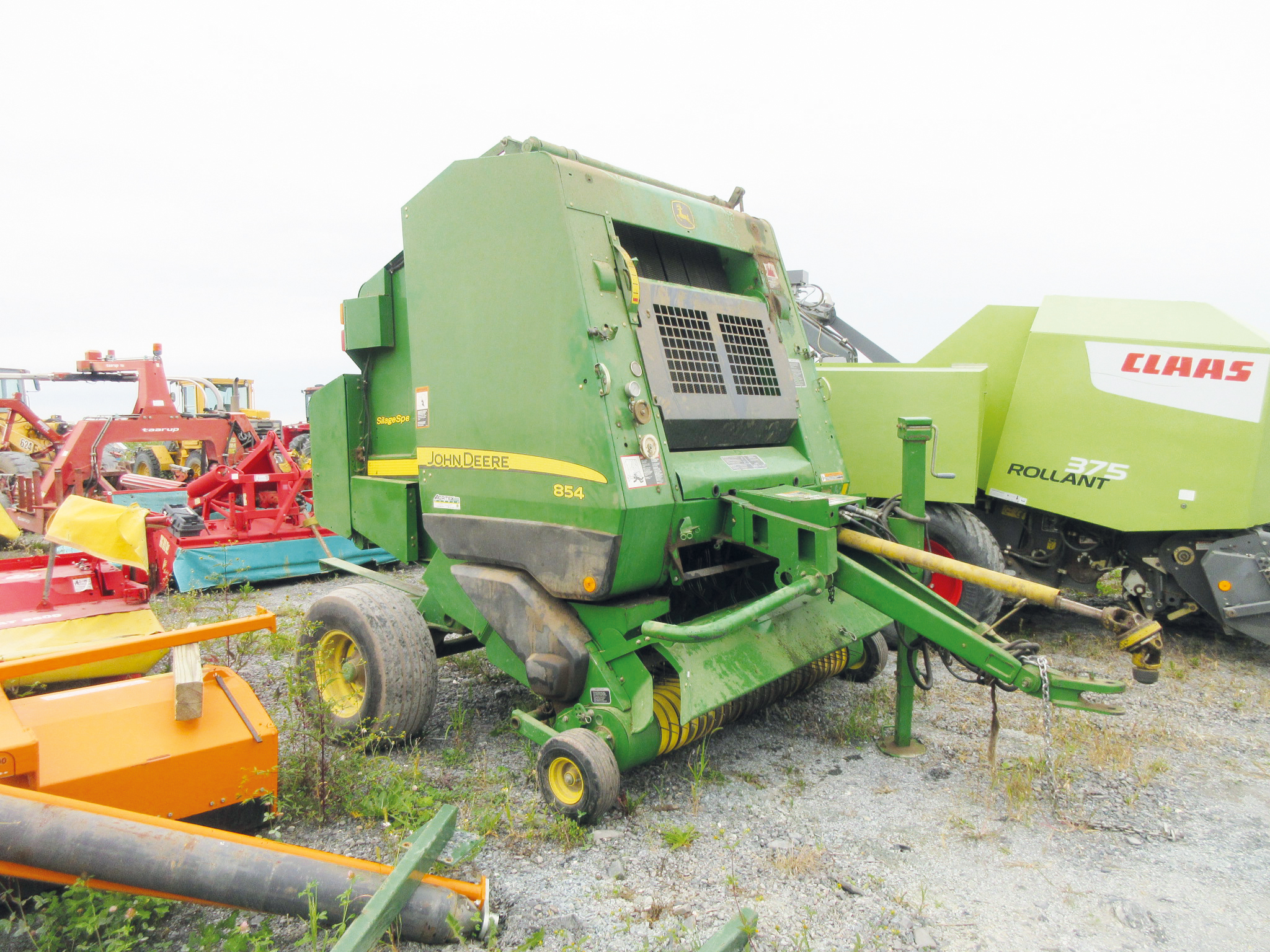 Round baler John Deere 854