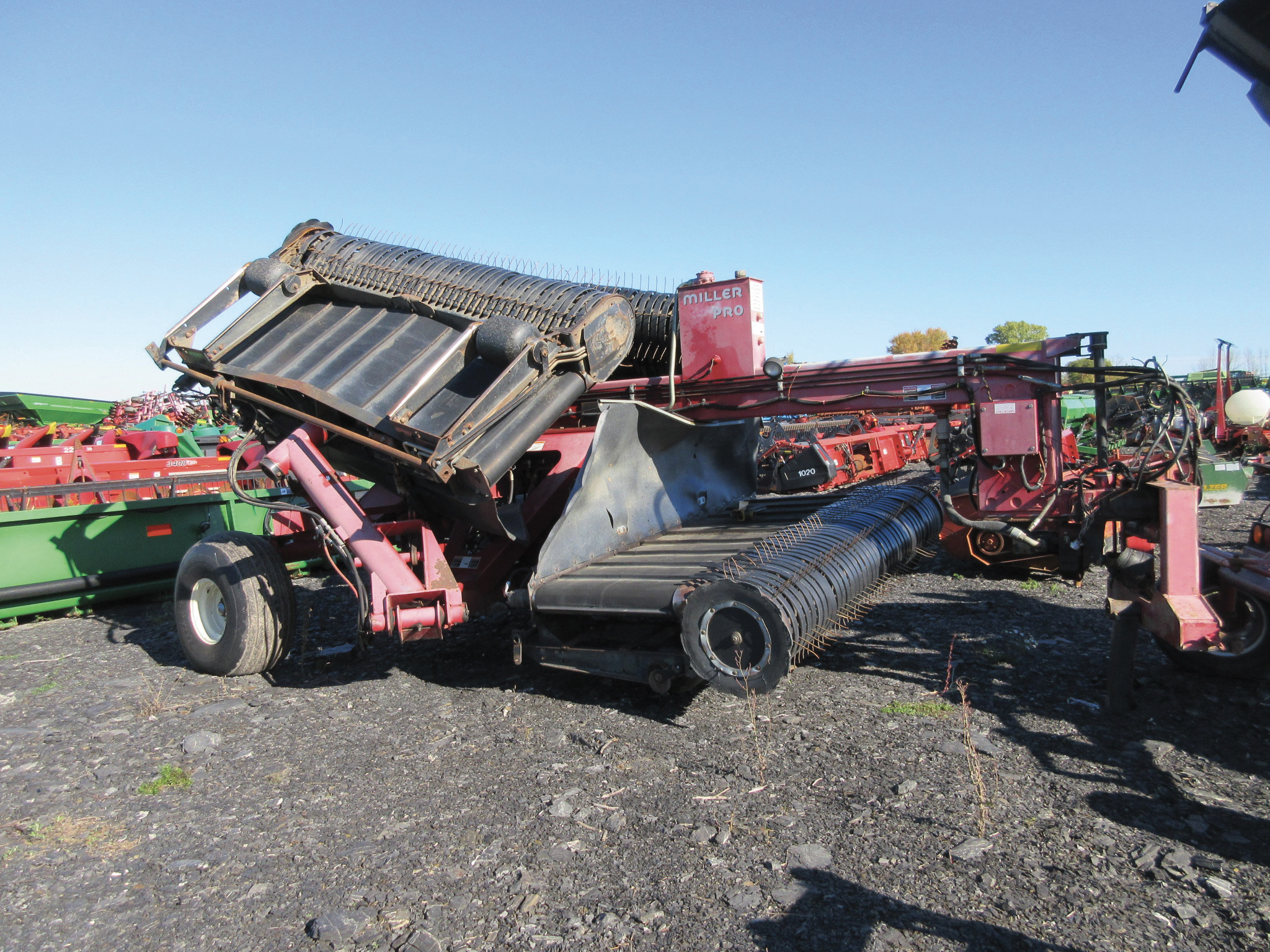 Windrow splitter Miller Pro Avalanche 310