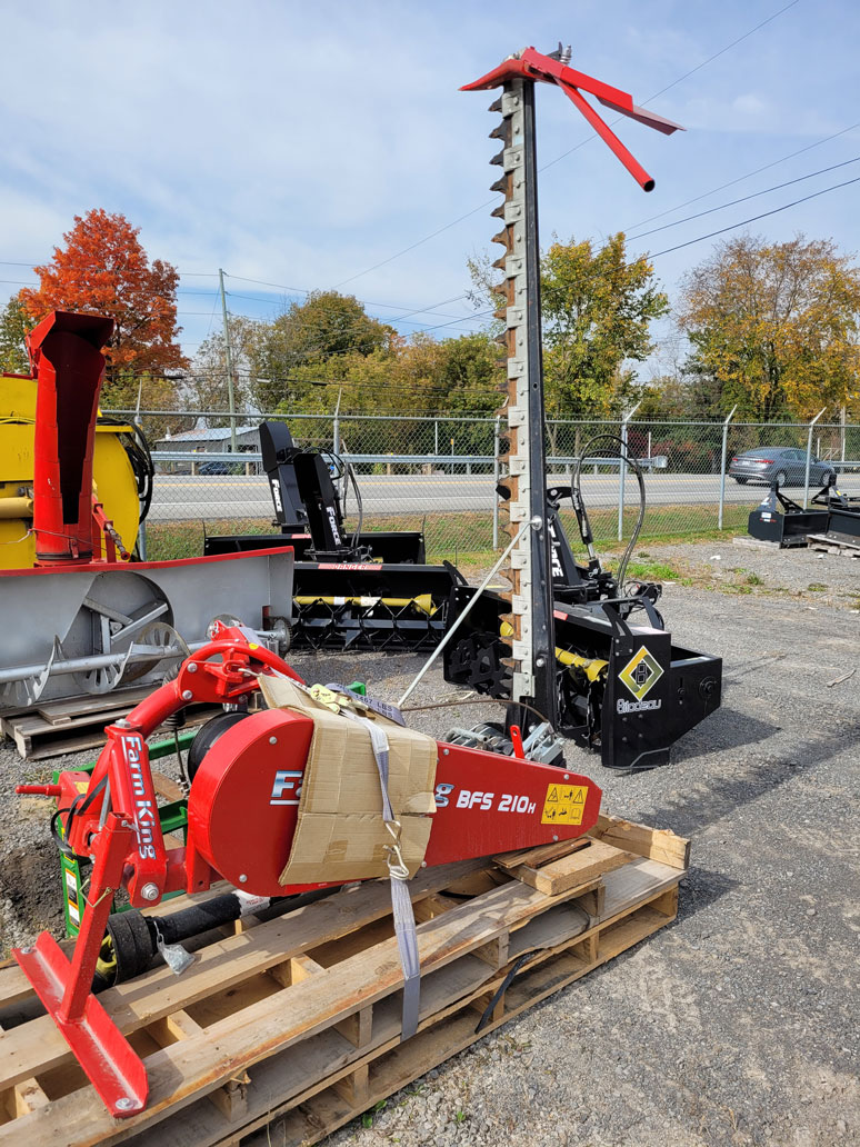 Moulin à faucher Farm King (Bülher)  /  Bülher (Farm King)  7 pi neuf