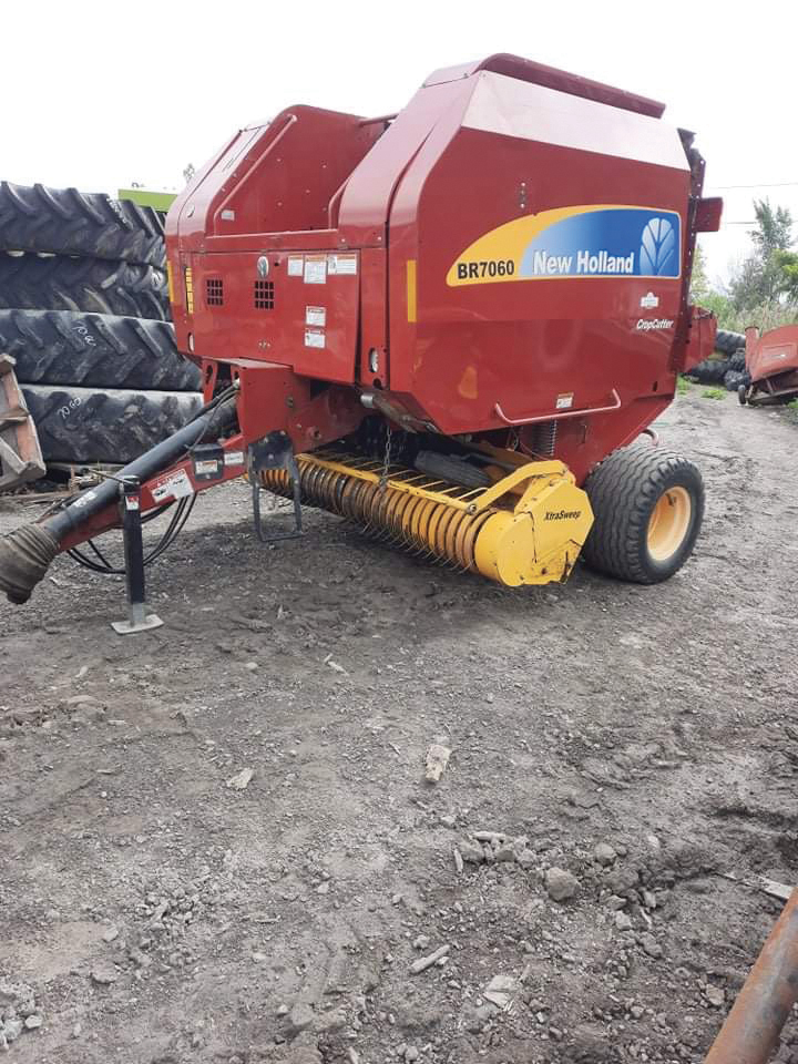 Presse à balles rondes New Holland BR7060