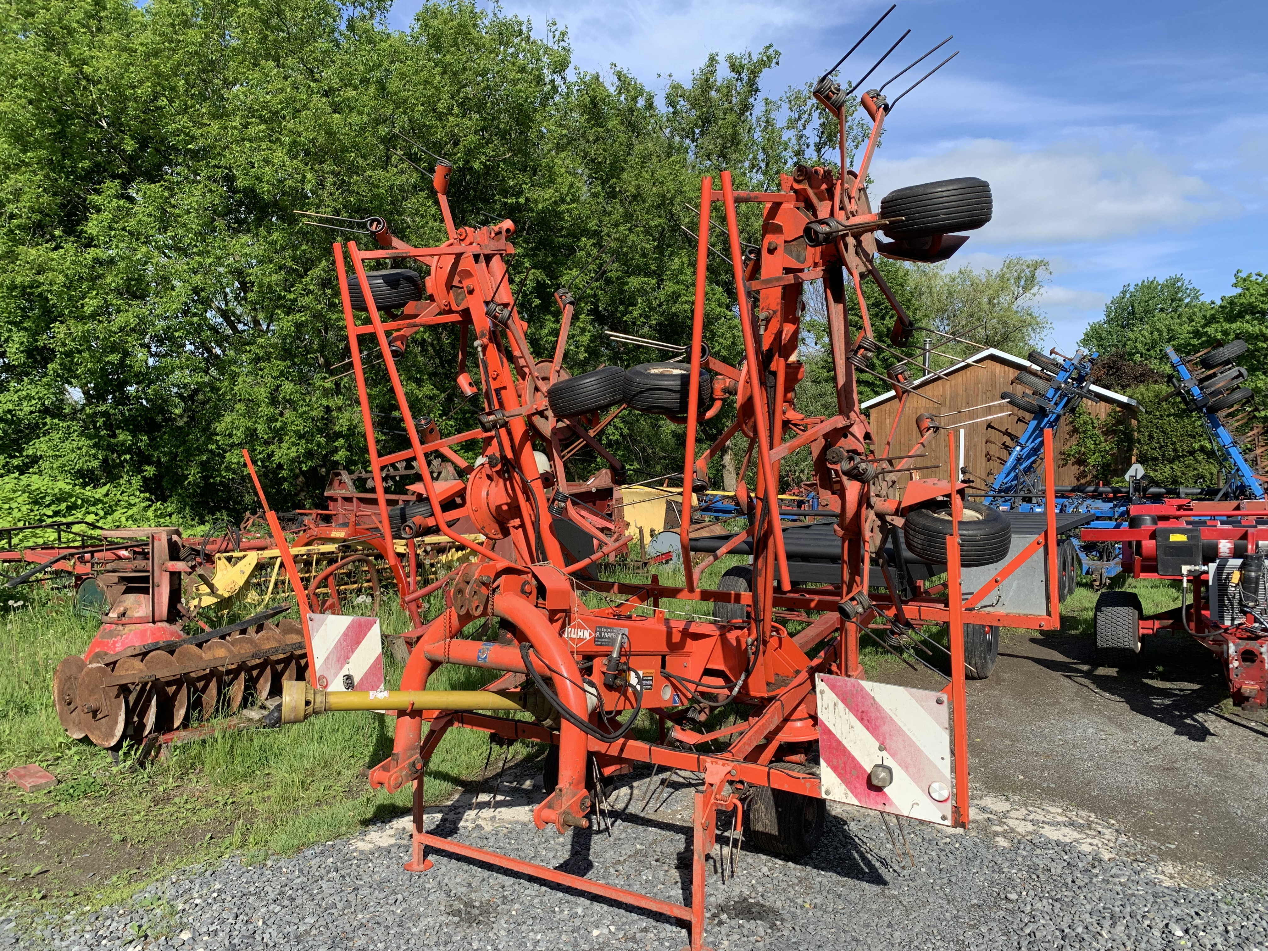   Faneur à foin Kuhn GF 8501 MH 8 toupies 