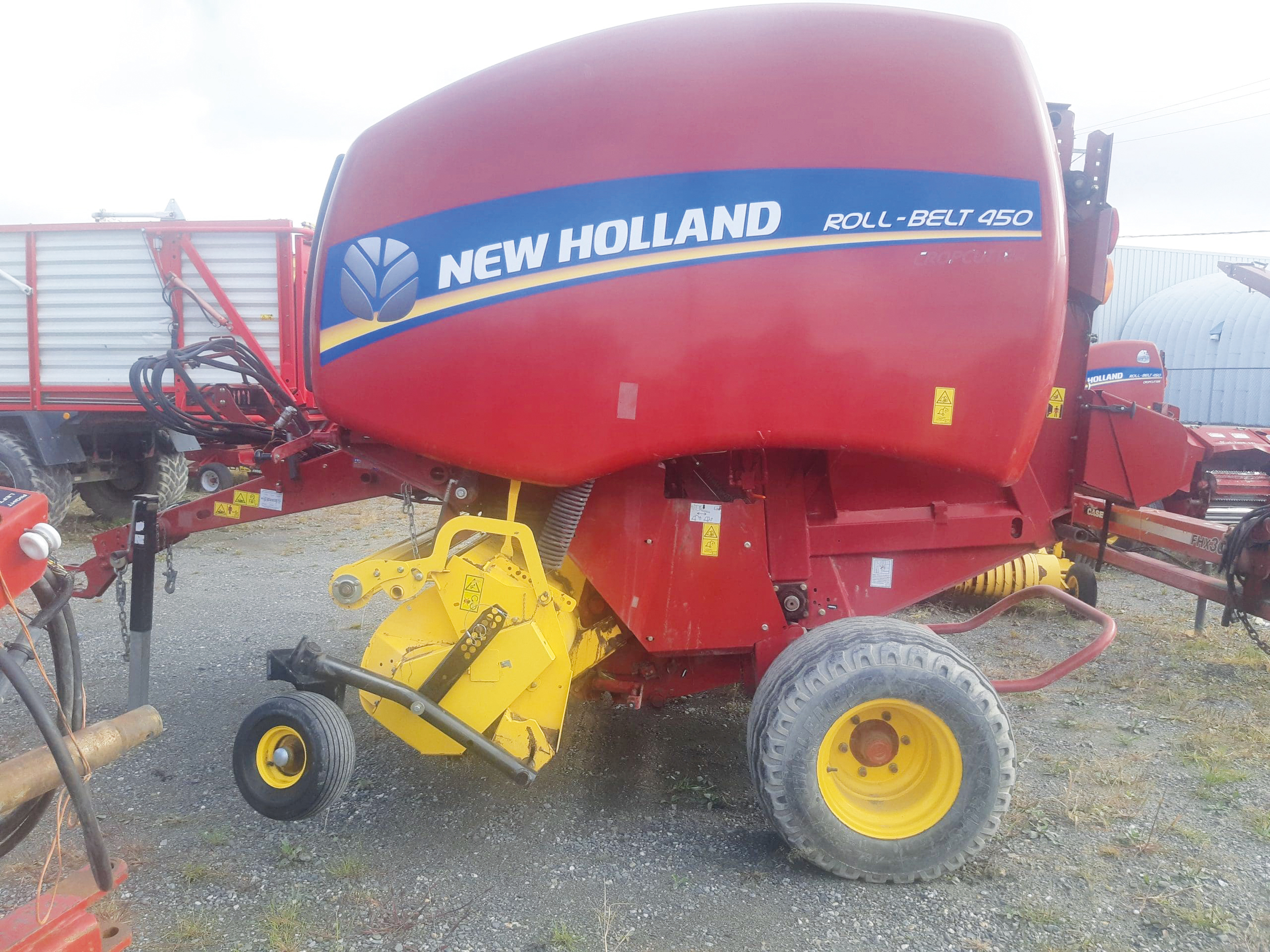 Presse à balles rondes New Holland Roll-Belt 450