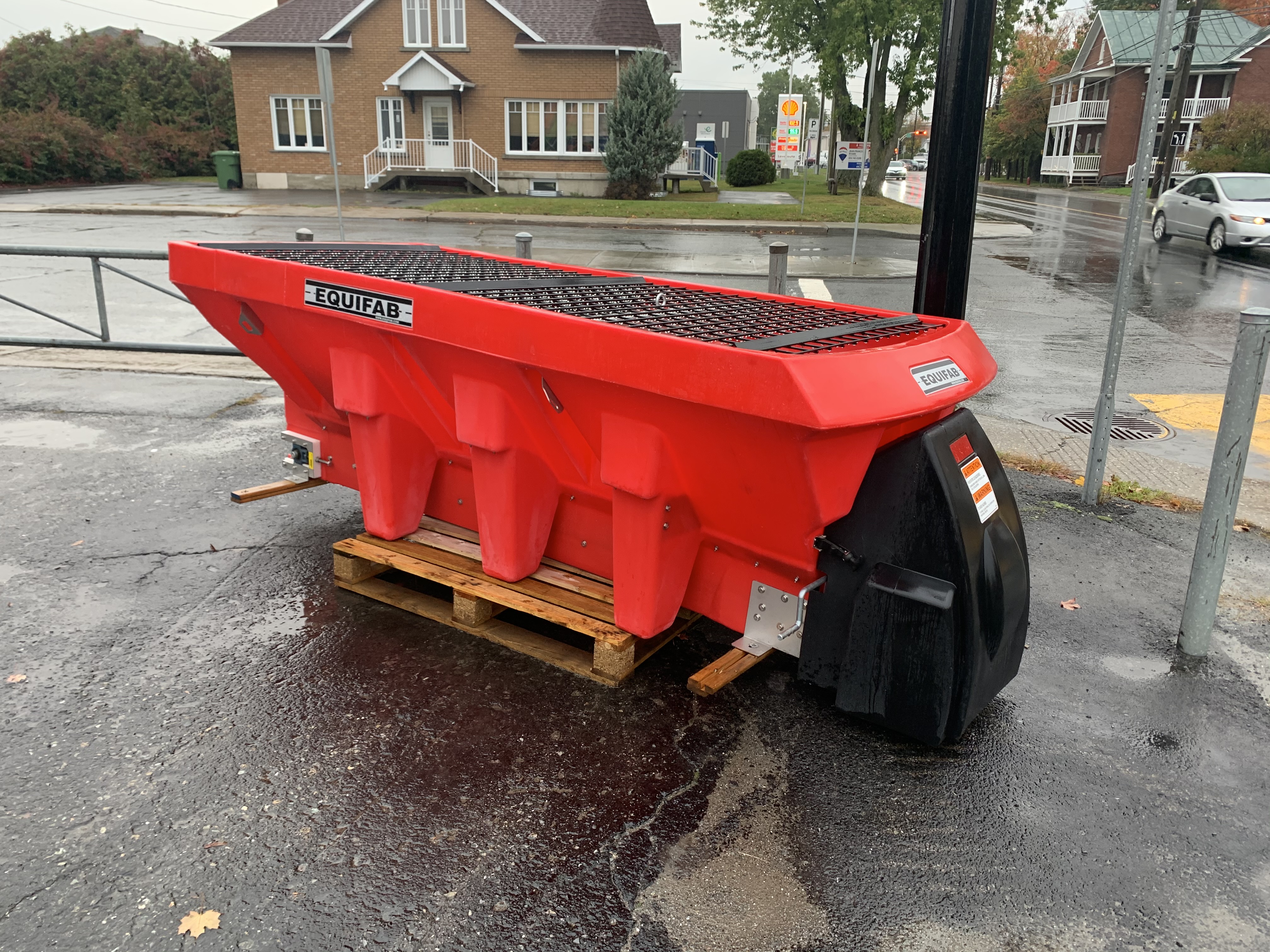 Salt or sand spreader  Equifab