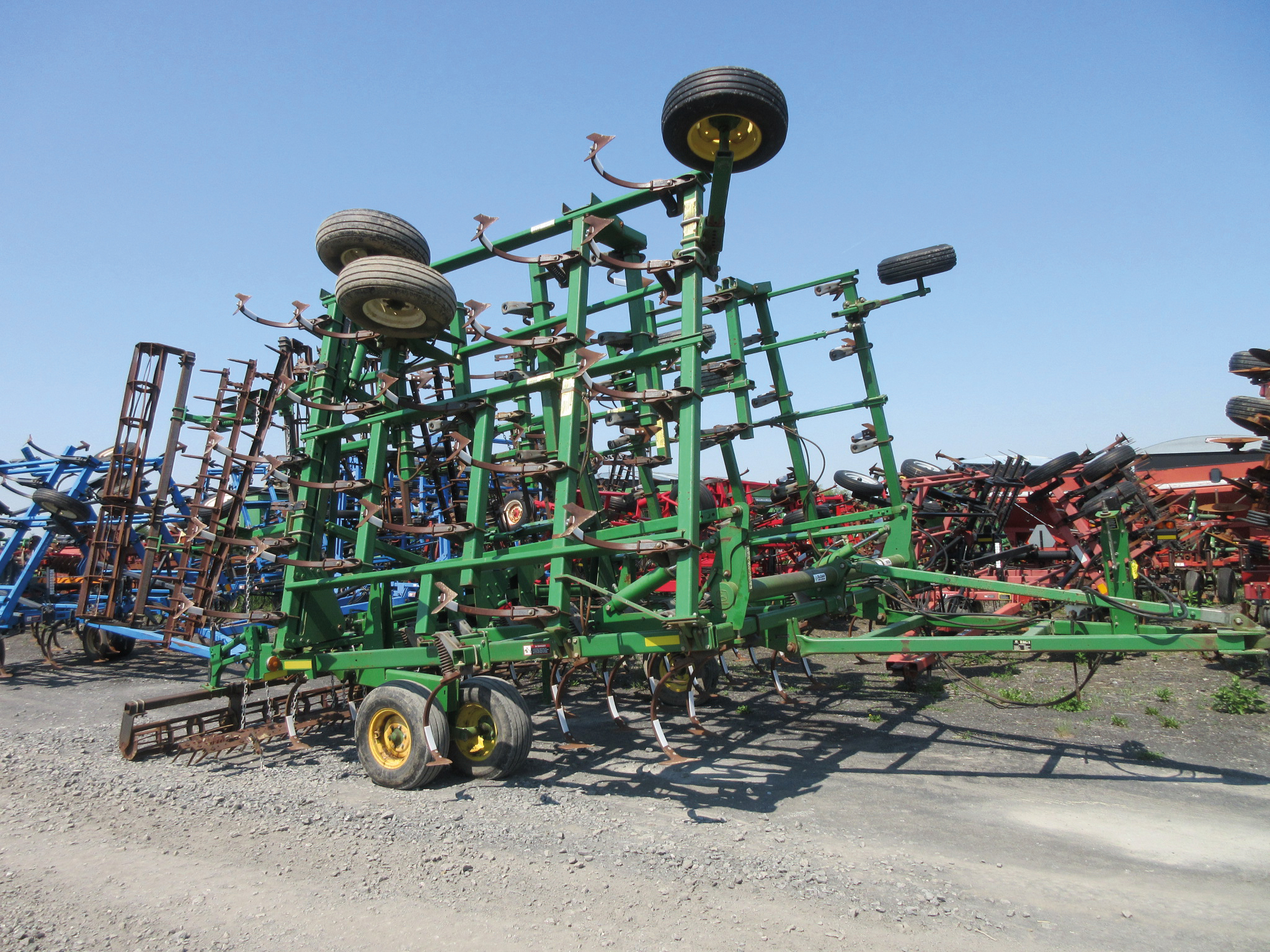 Cultivateur John Deere 2210