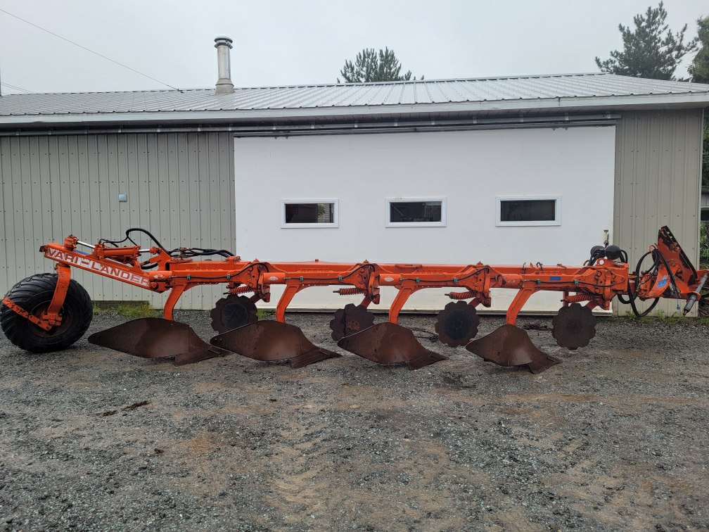   Charrue 4 versoirs Kuhn vari-lander