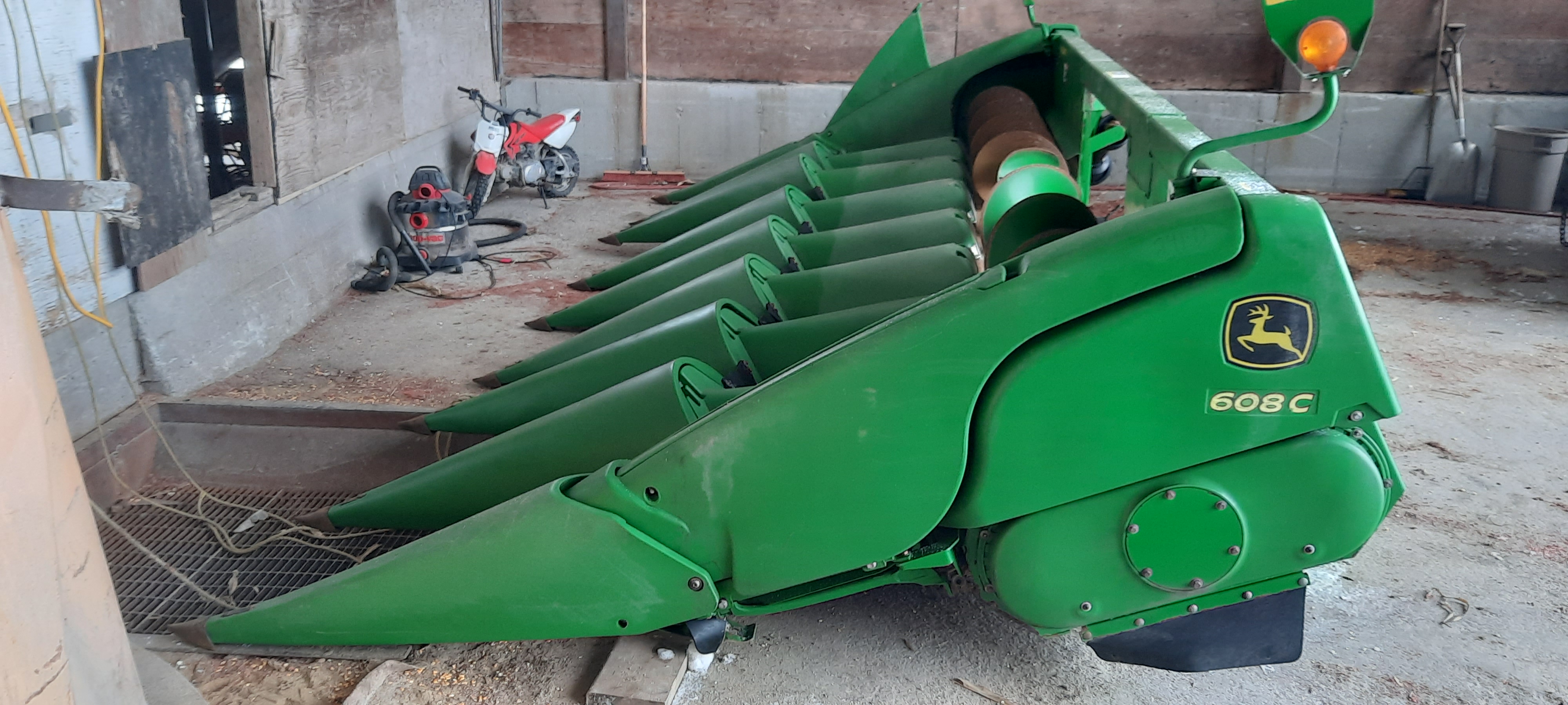 Bec cueilleur à maïs John Deere 608c