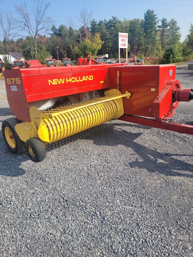   Presse à foin New Holland 575