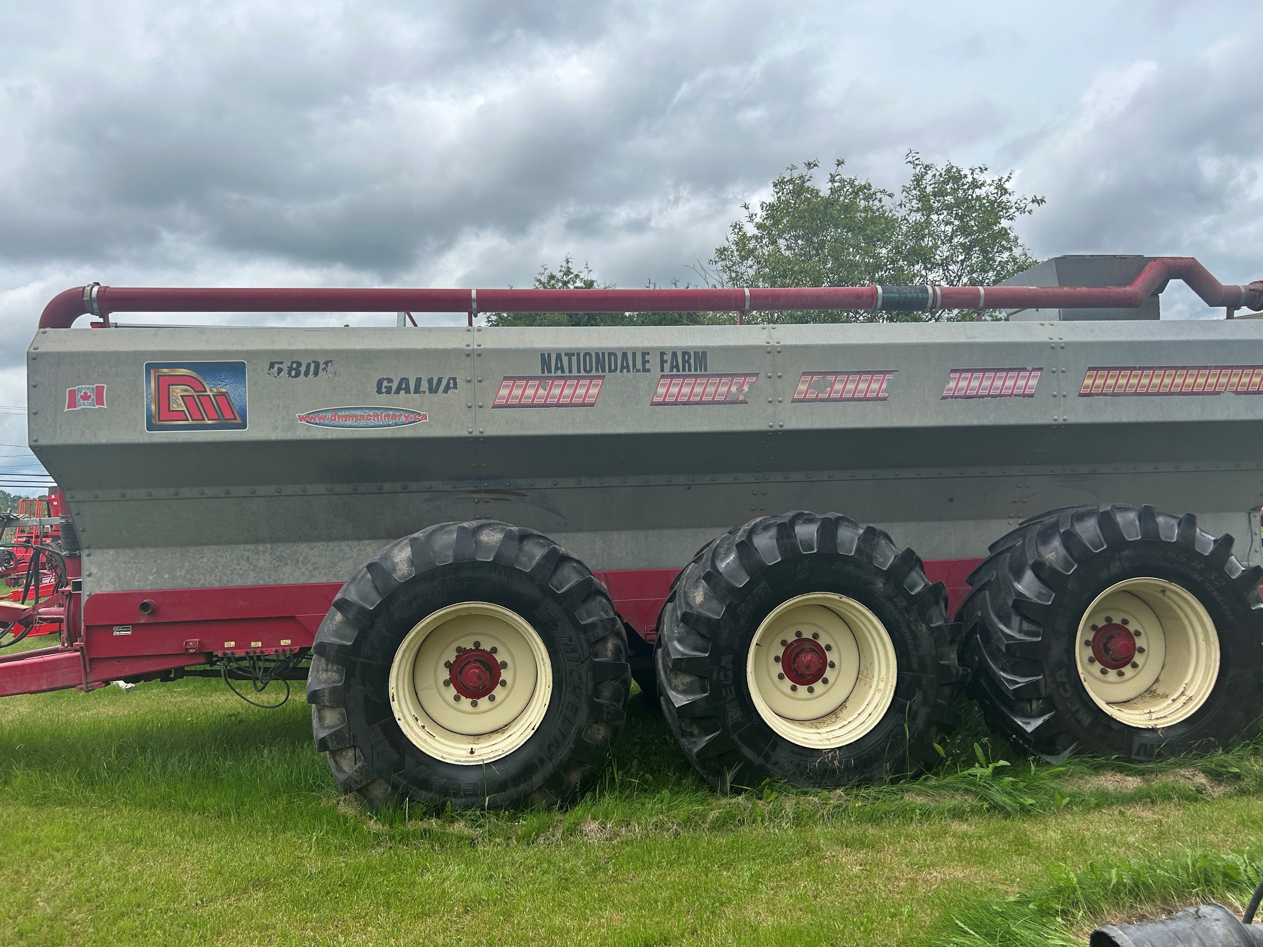 Manure spreader (or liquid manure) DM Machinery / Machinerie DM 5 800 gal.