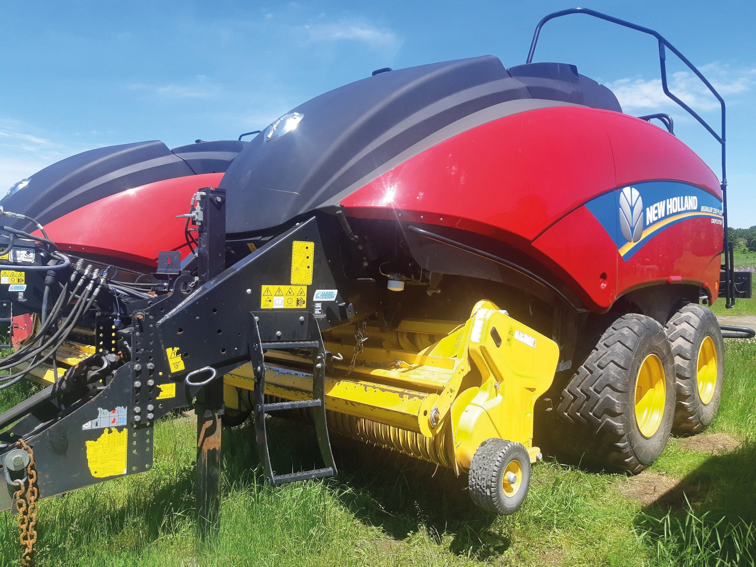 Presse à balles rondes New Holland BB330R Plus