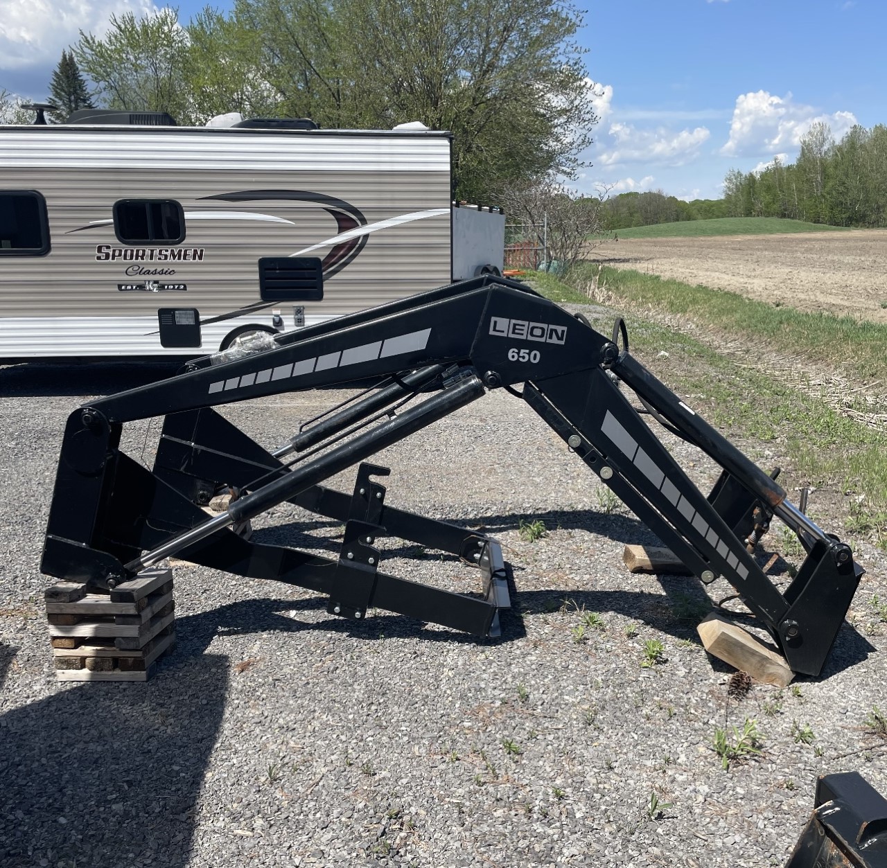 Chargeur  Chargeur avant  Leon 650 