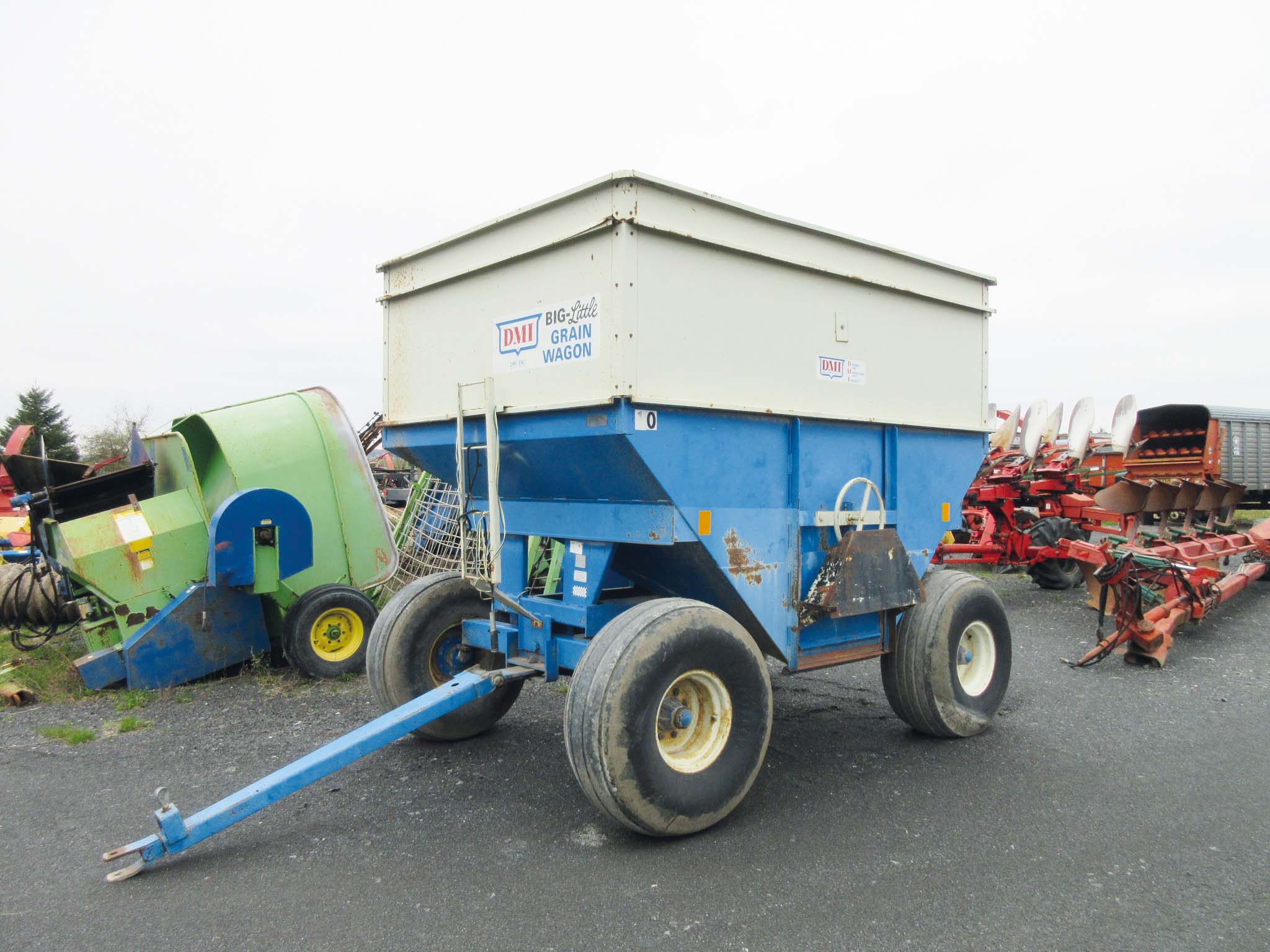 Grain trailer DMI D400A