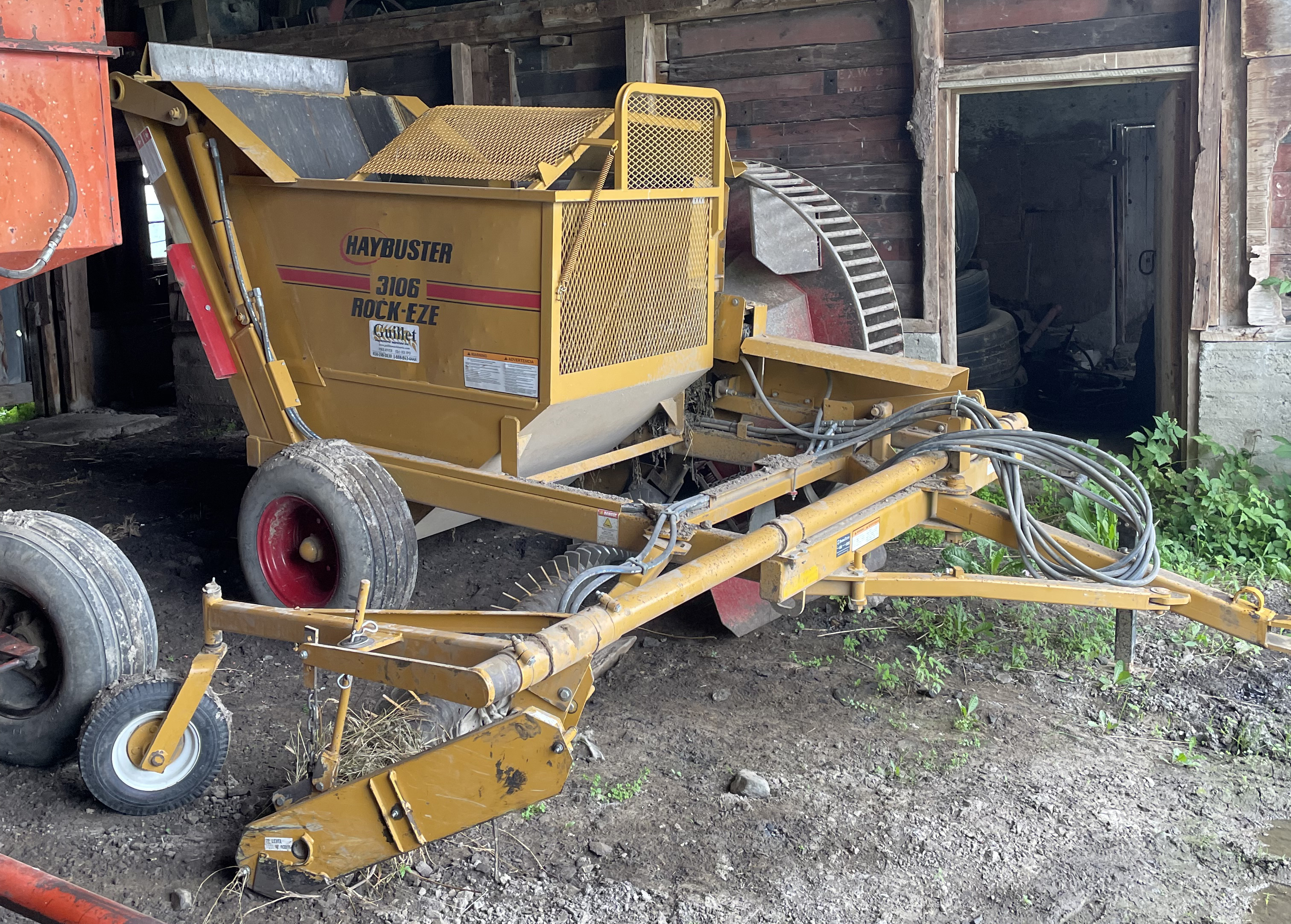 Ramasseur de pierre / Épierreuse  Haybuster 3106