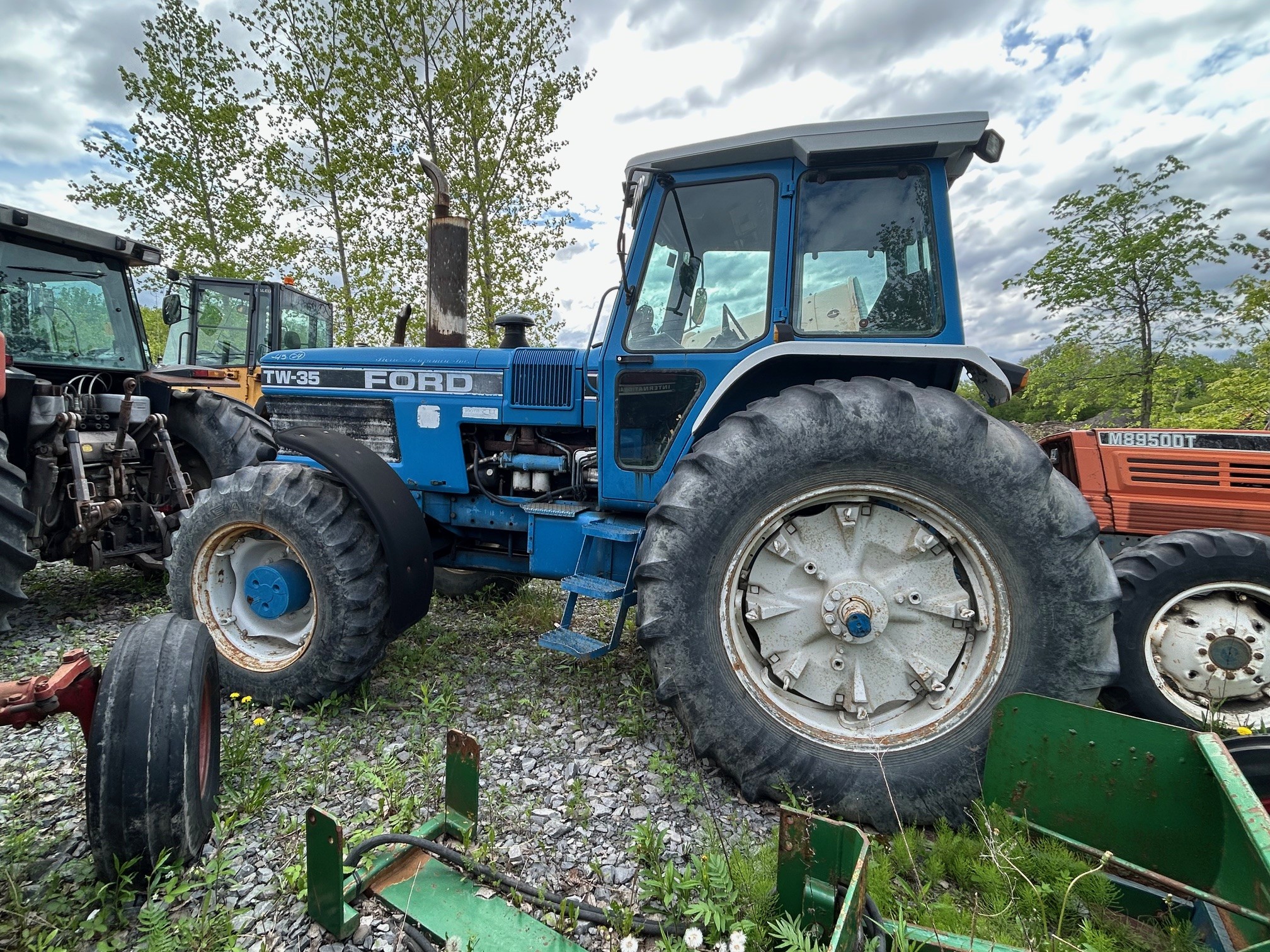 Tracteur Ford TW-35