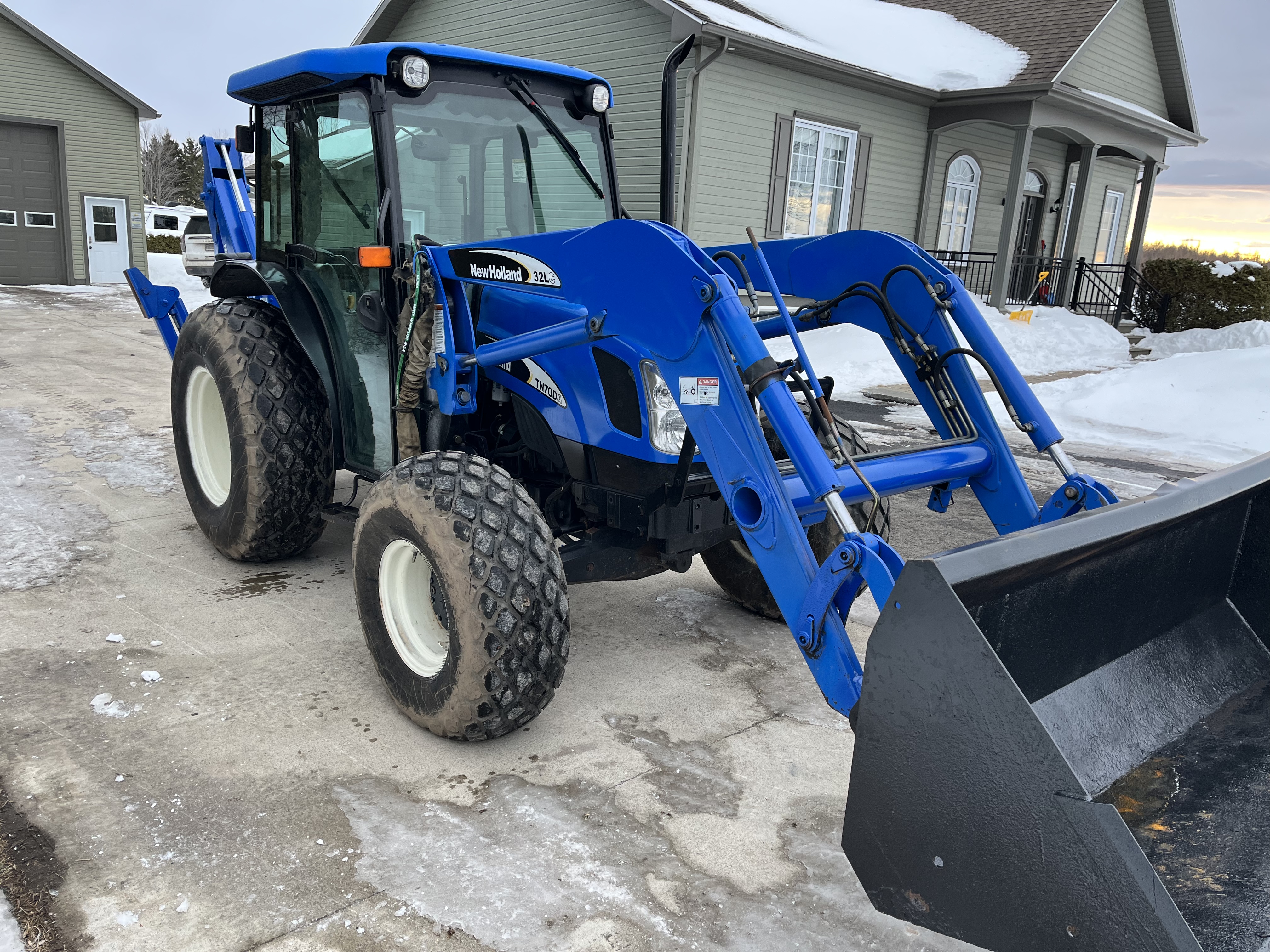  New Holland Tn70da