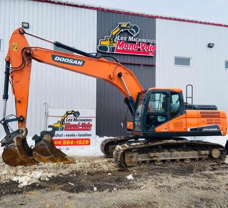 Excavatrice Doosan DX225
