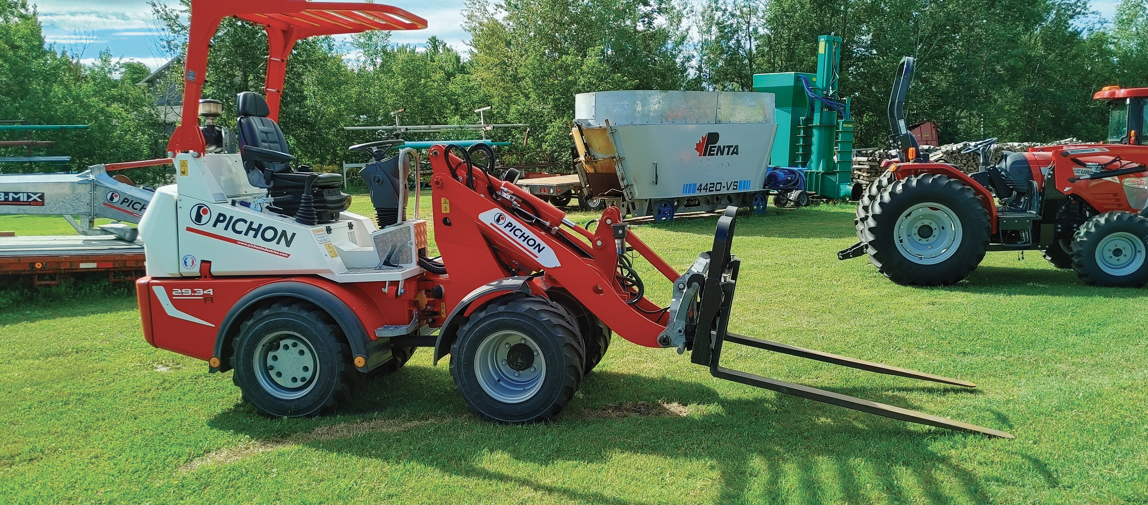 Chargeur articulé sur pneus Pichon P2934