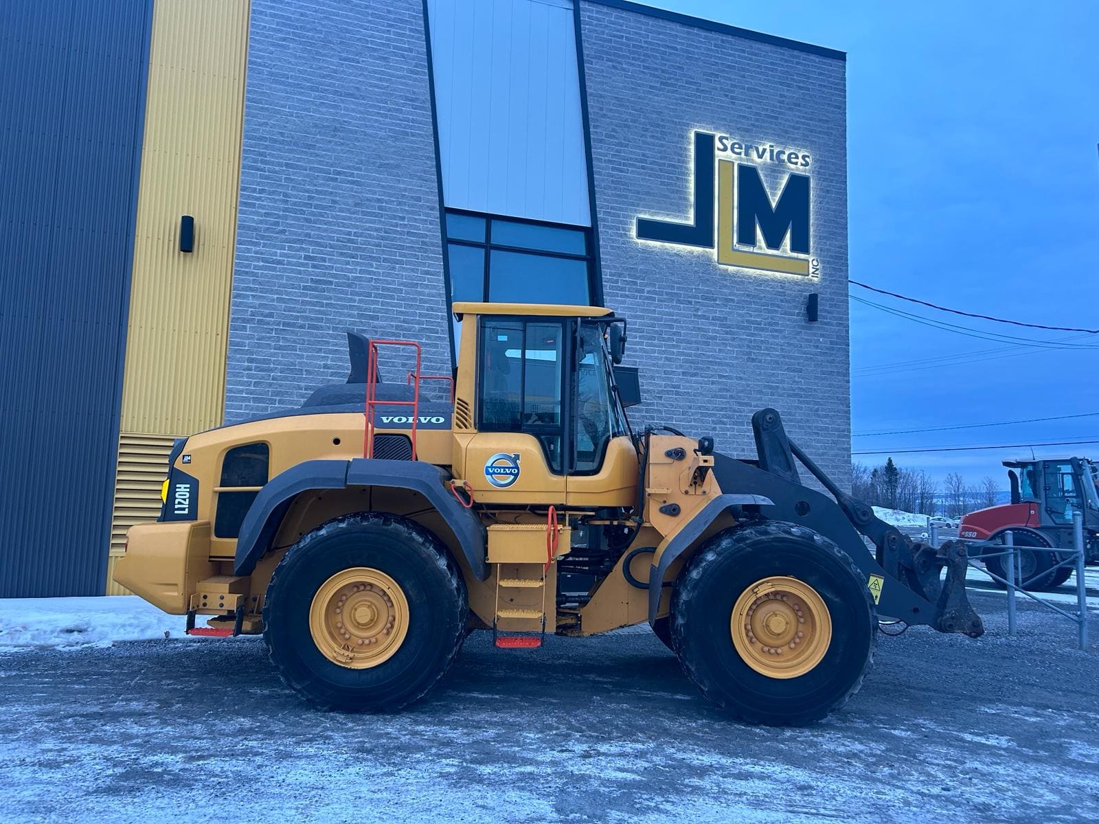 Chargeur articulé sur pneus  L120H